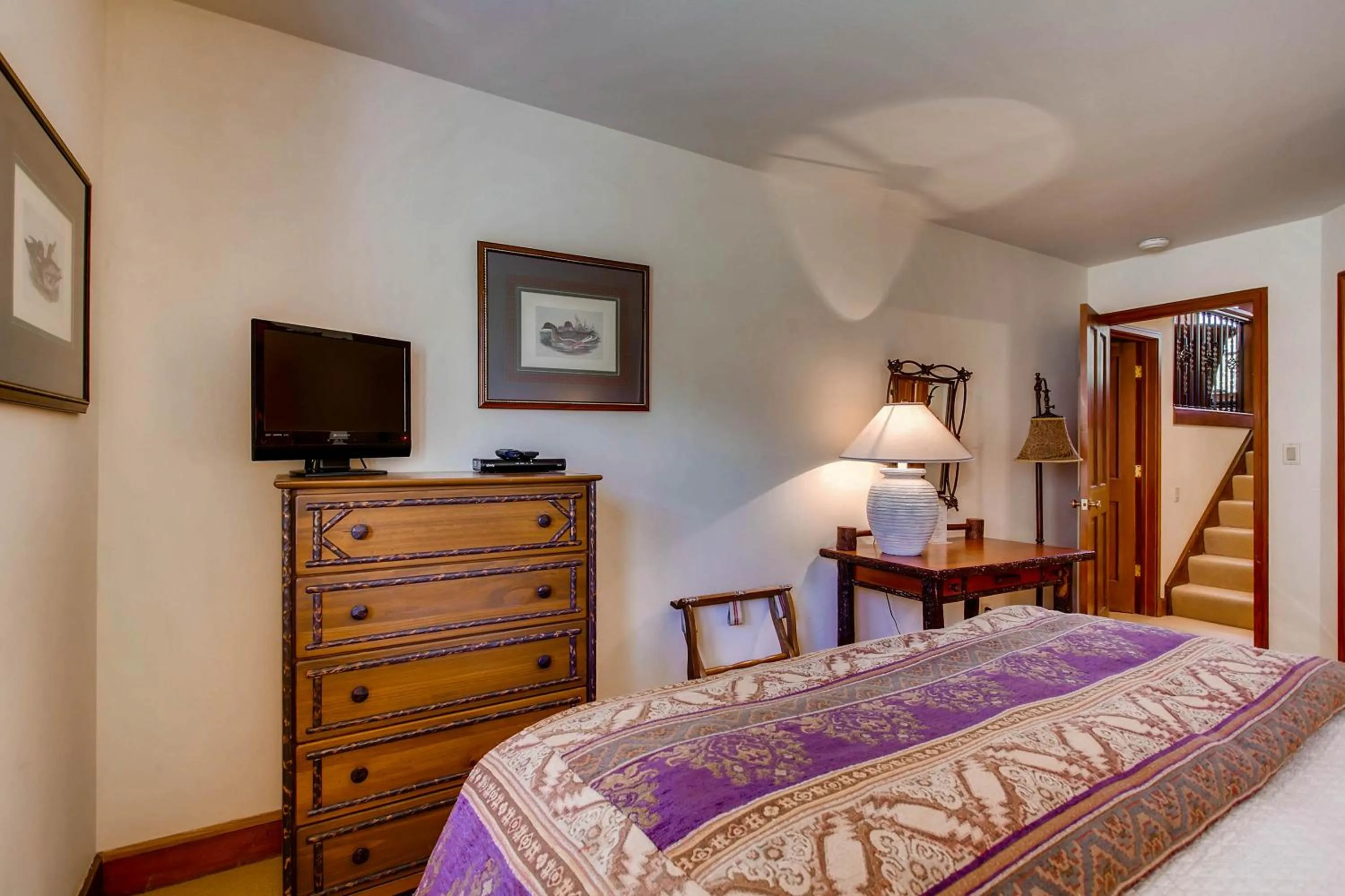 Bed in Highlands Lodge #107