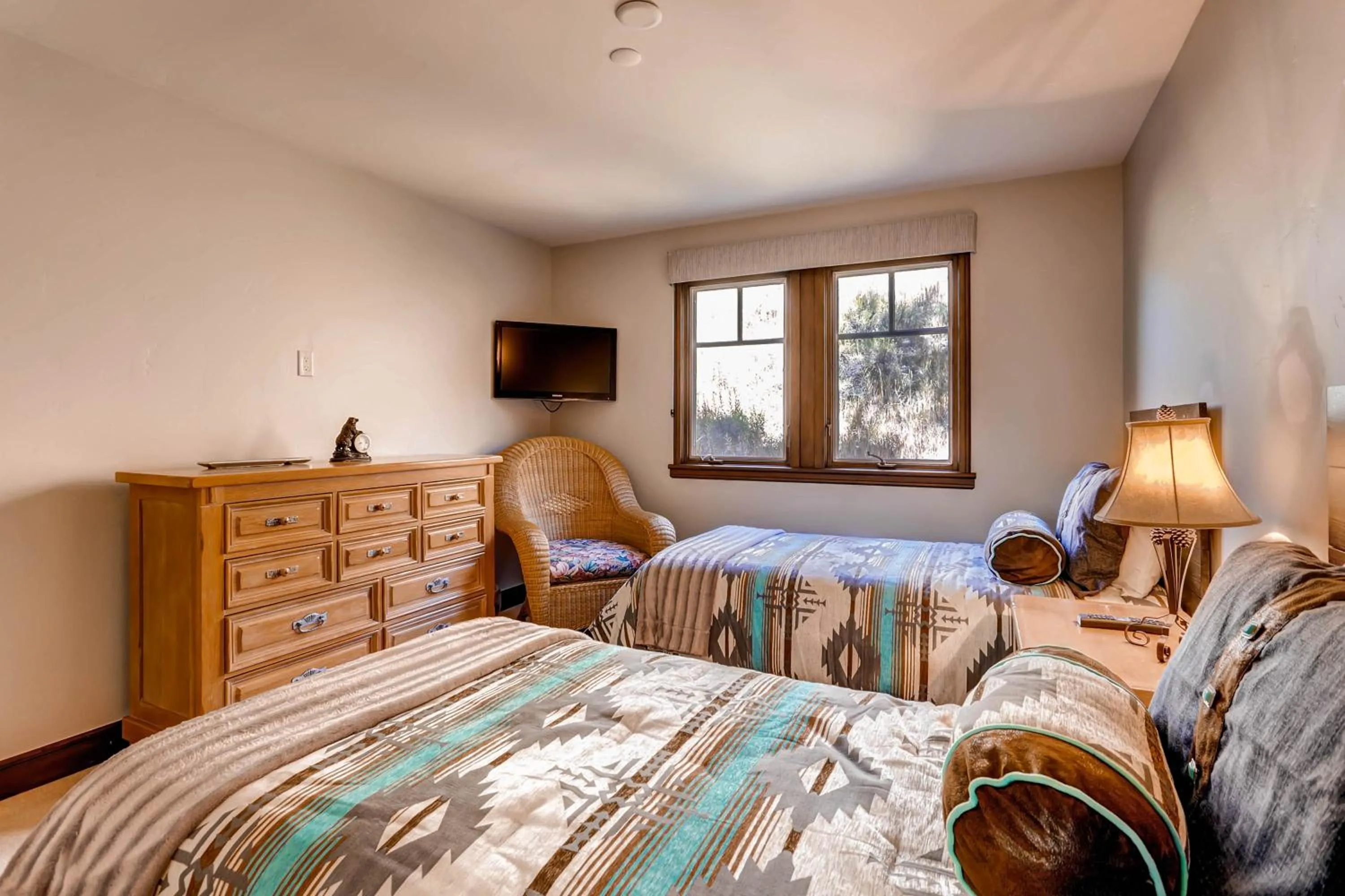 Bed in Highlands Lodge #107