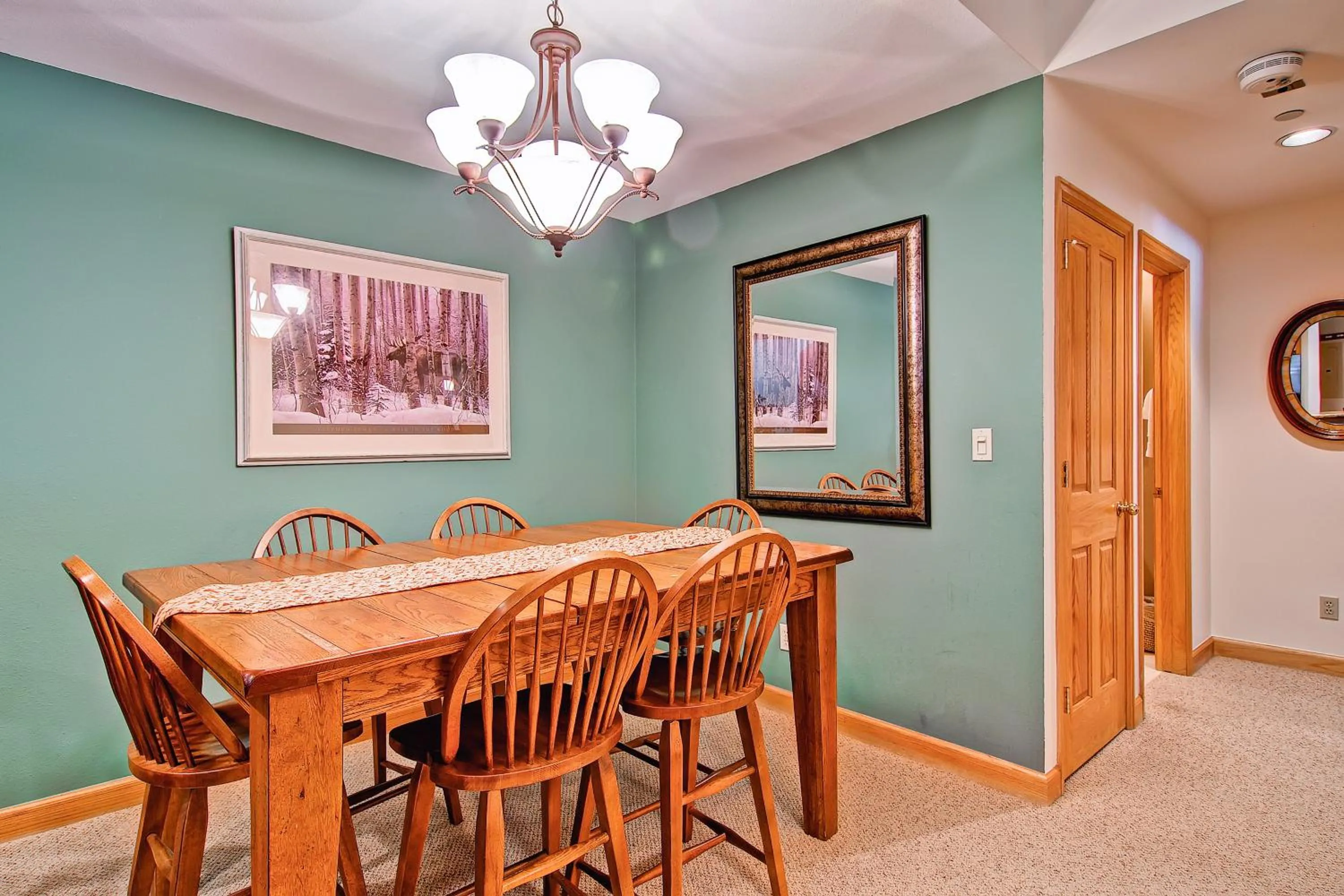 Dining Area in Highlands Lodge #107