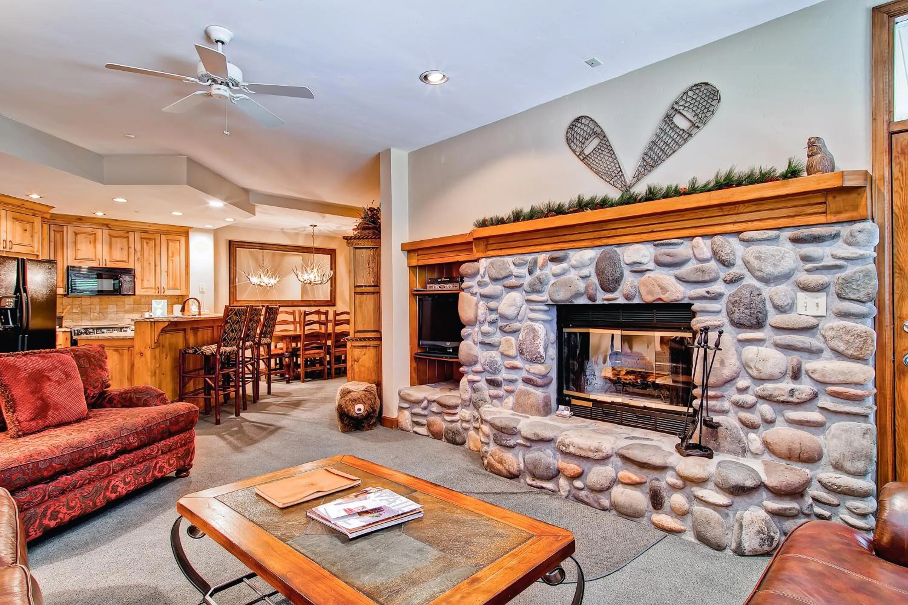 Lobby/Reception in Highlands Lodge #107