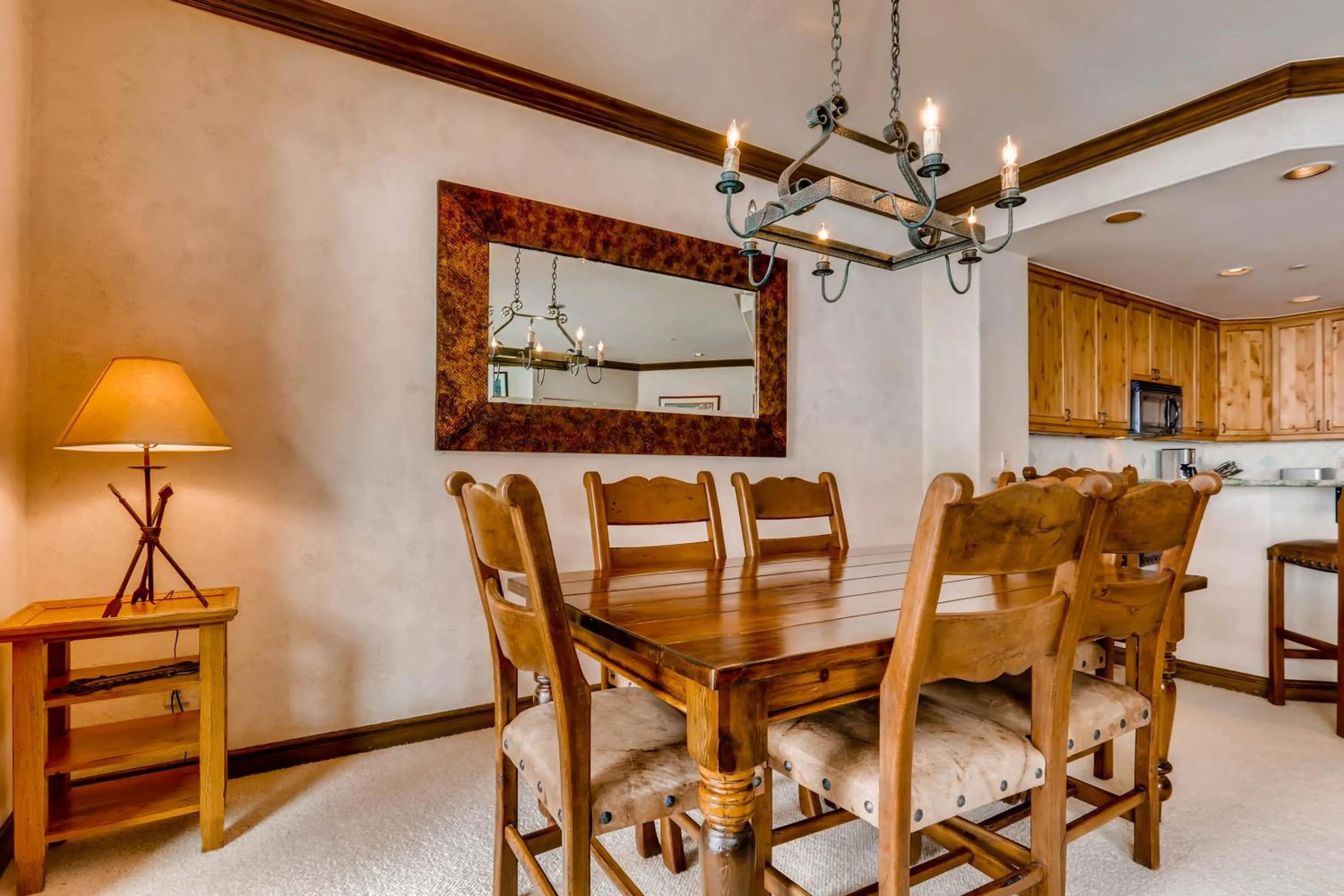 Dining Area in Highlands Lodge #107