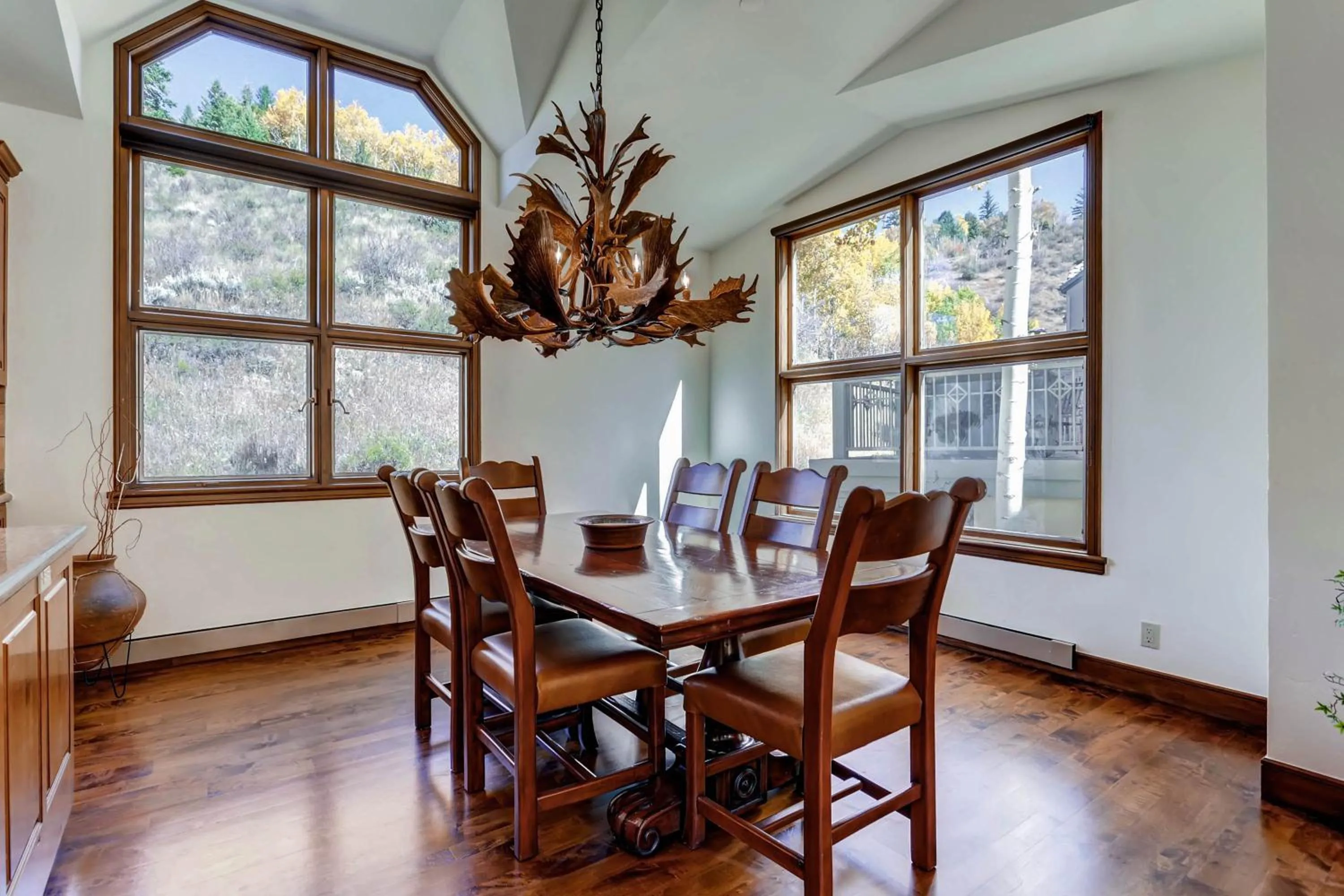 Dining Area in Highlands Lodge #107