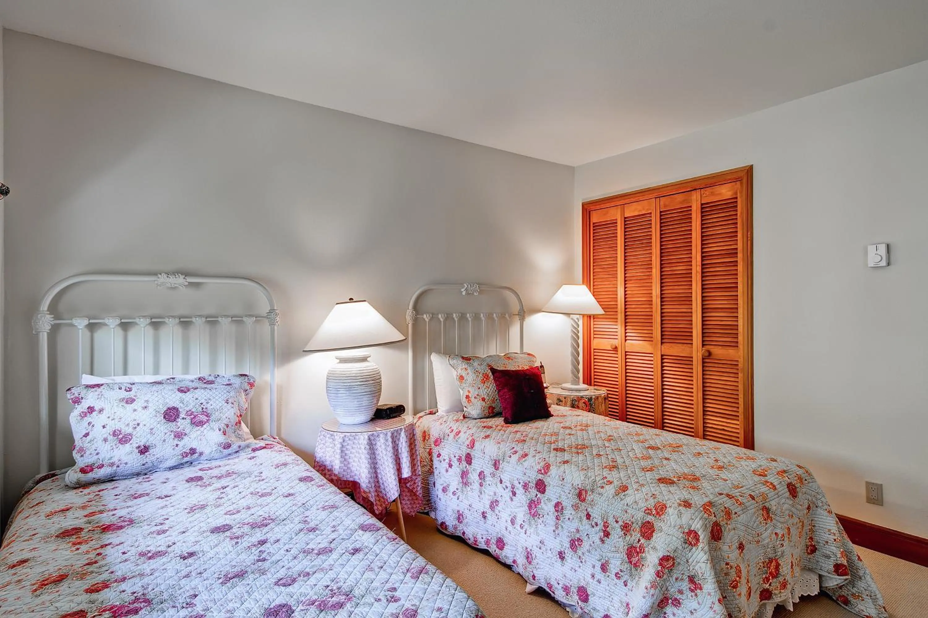 Bed in Highlands Lodge #107