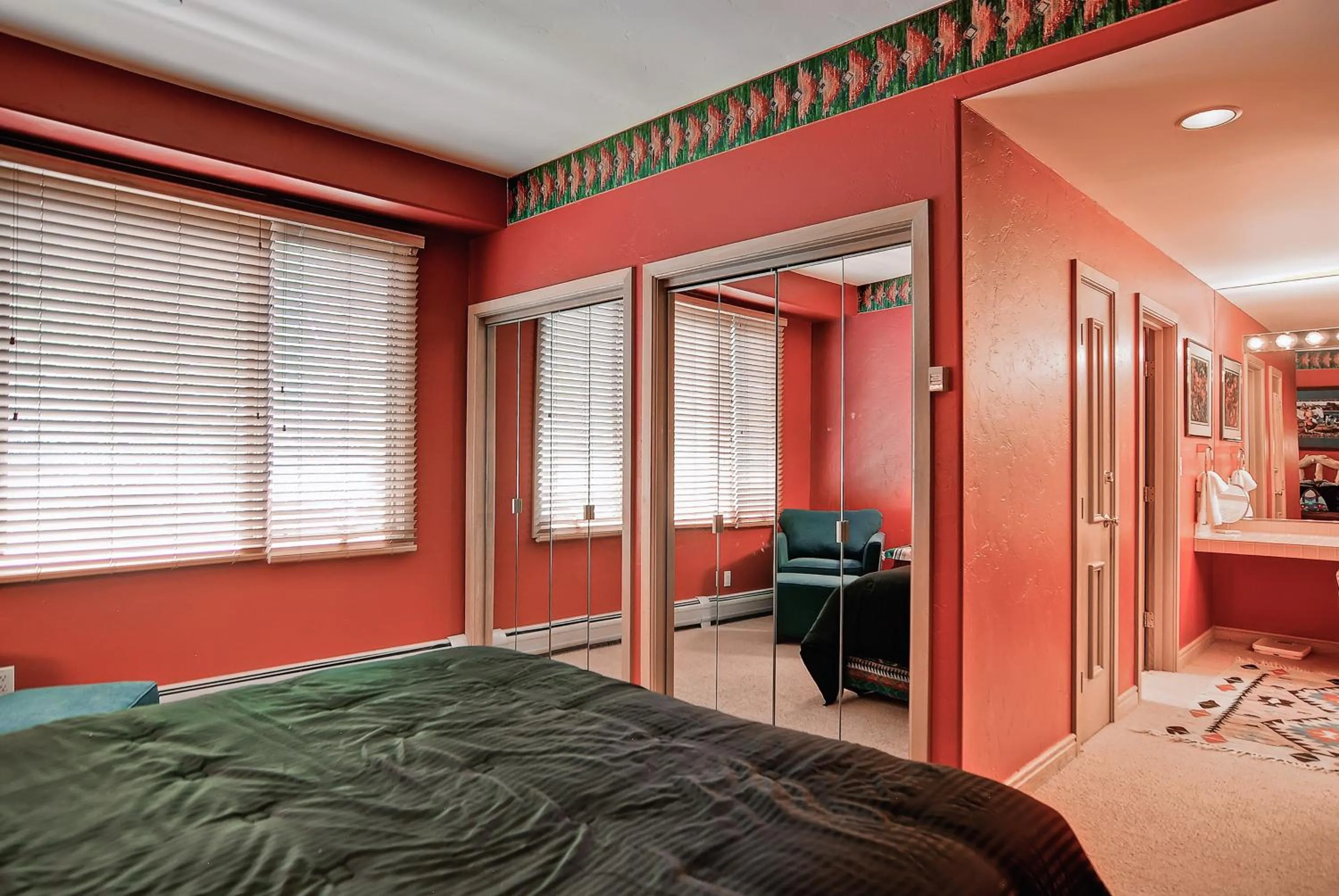 Bed in Highlands Lodge #107