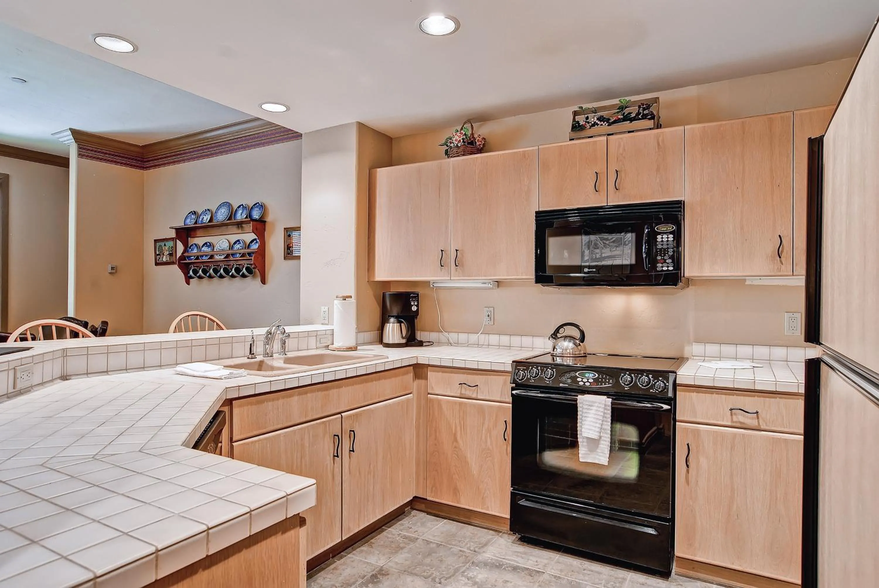 Kitchen/Kitchenette in Highlands Lodge #107