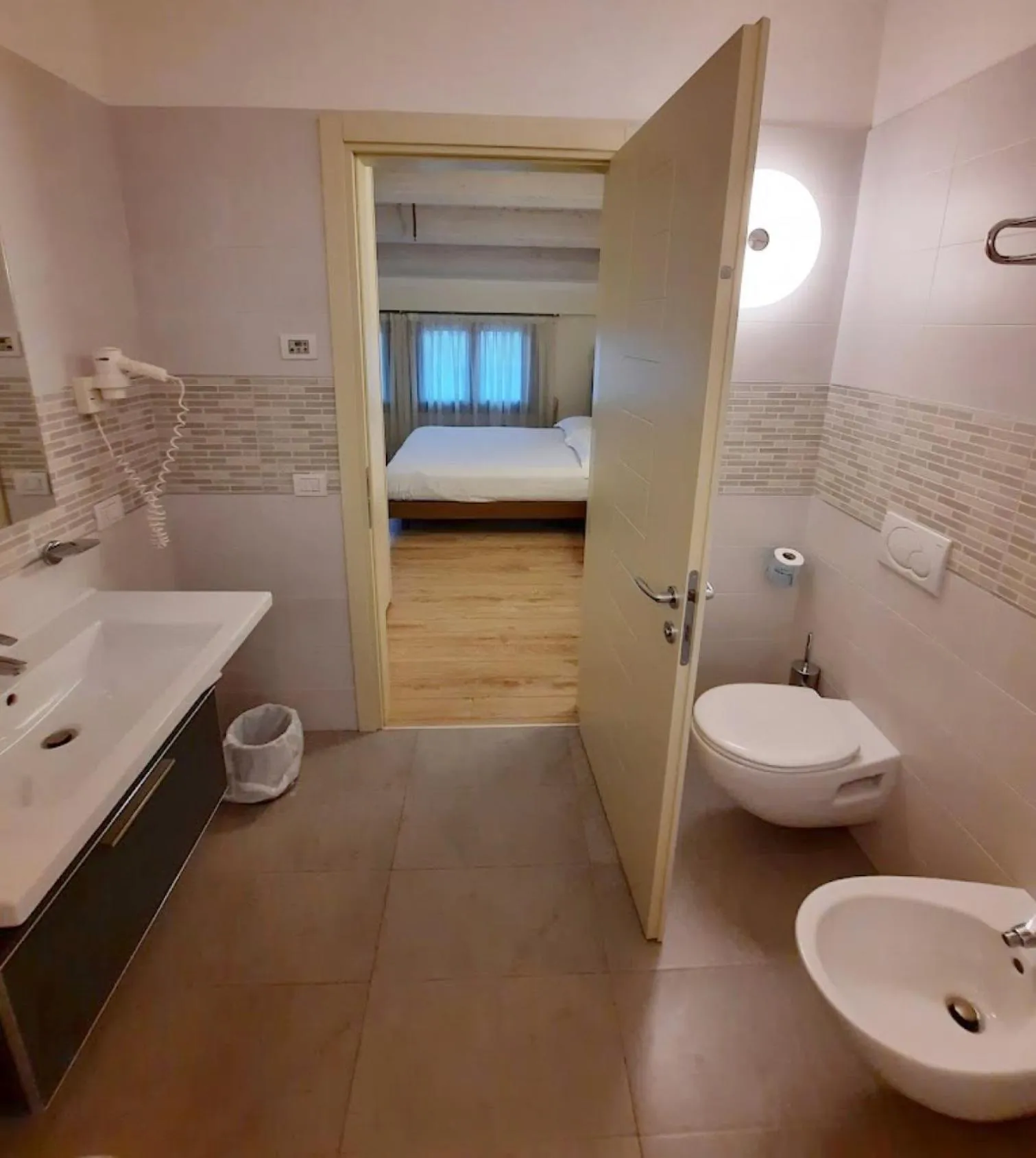 Toilet in Hotel Calinferno