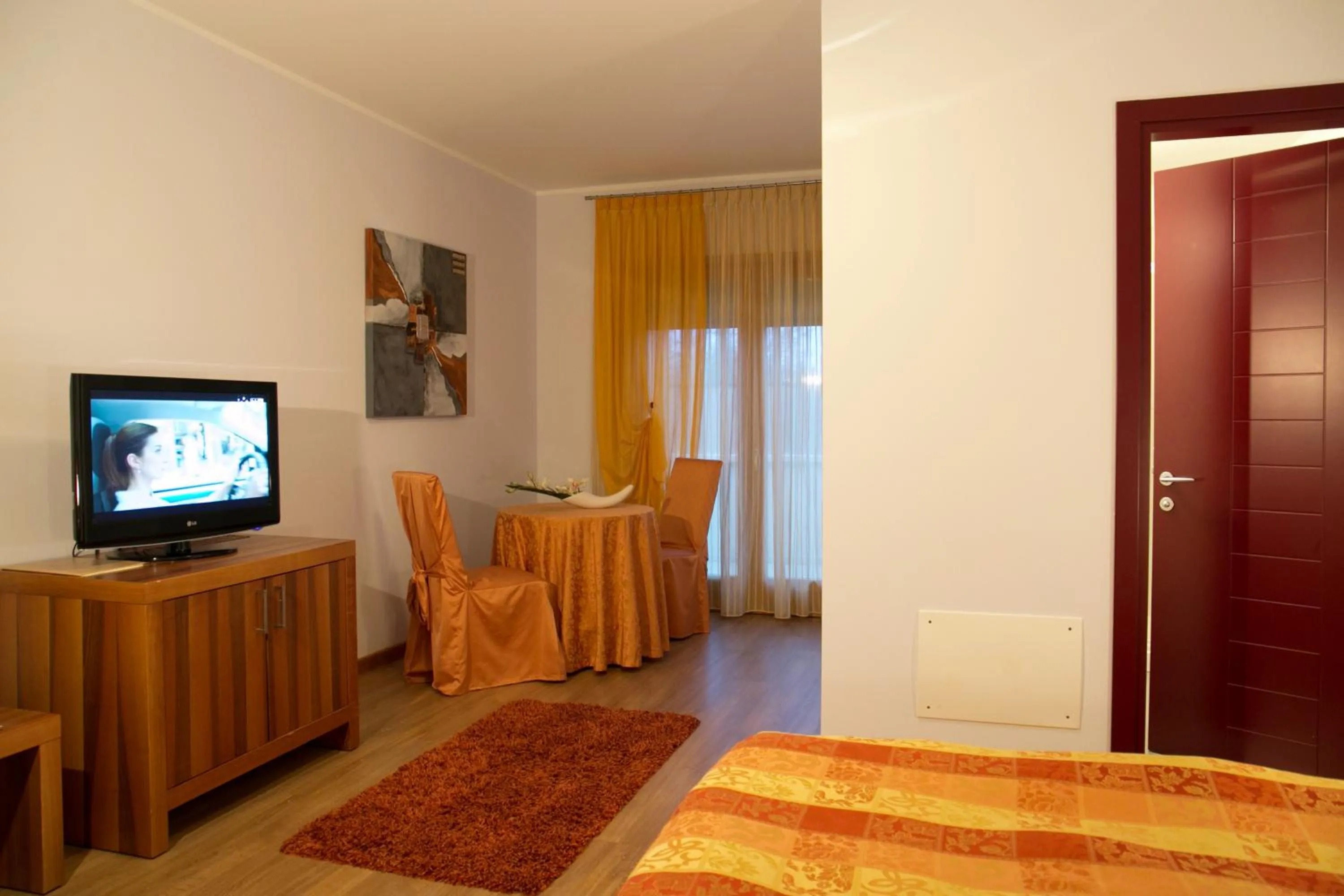 Photo of the whole room, Bed in Hotel Calinferno