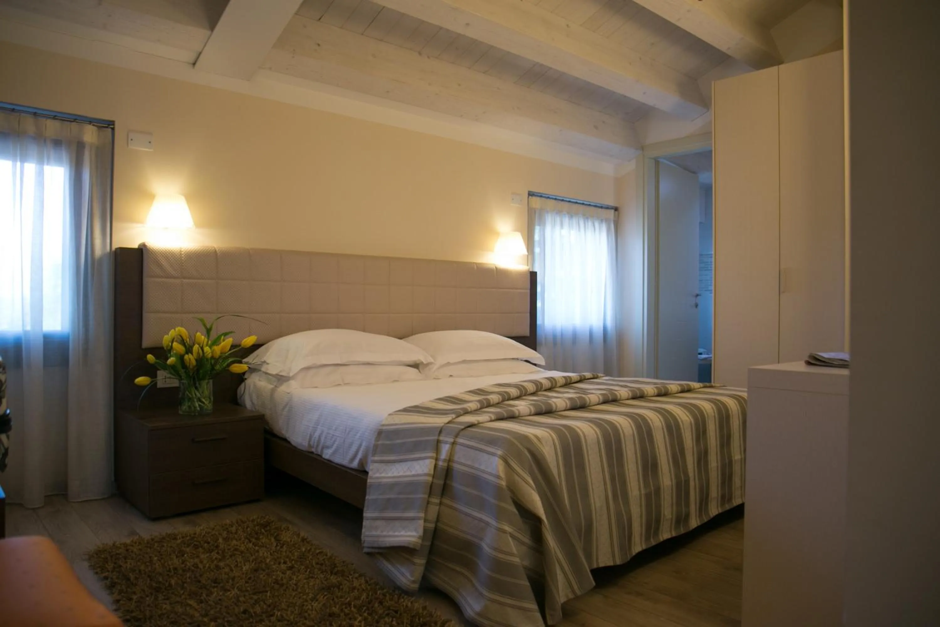 Photo of the whole room, Bed in Hotel Calinferno
