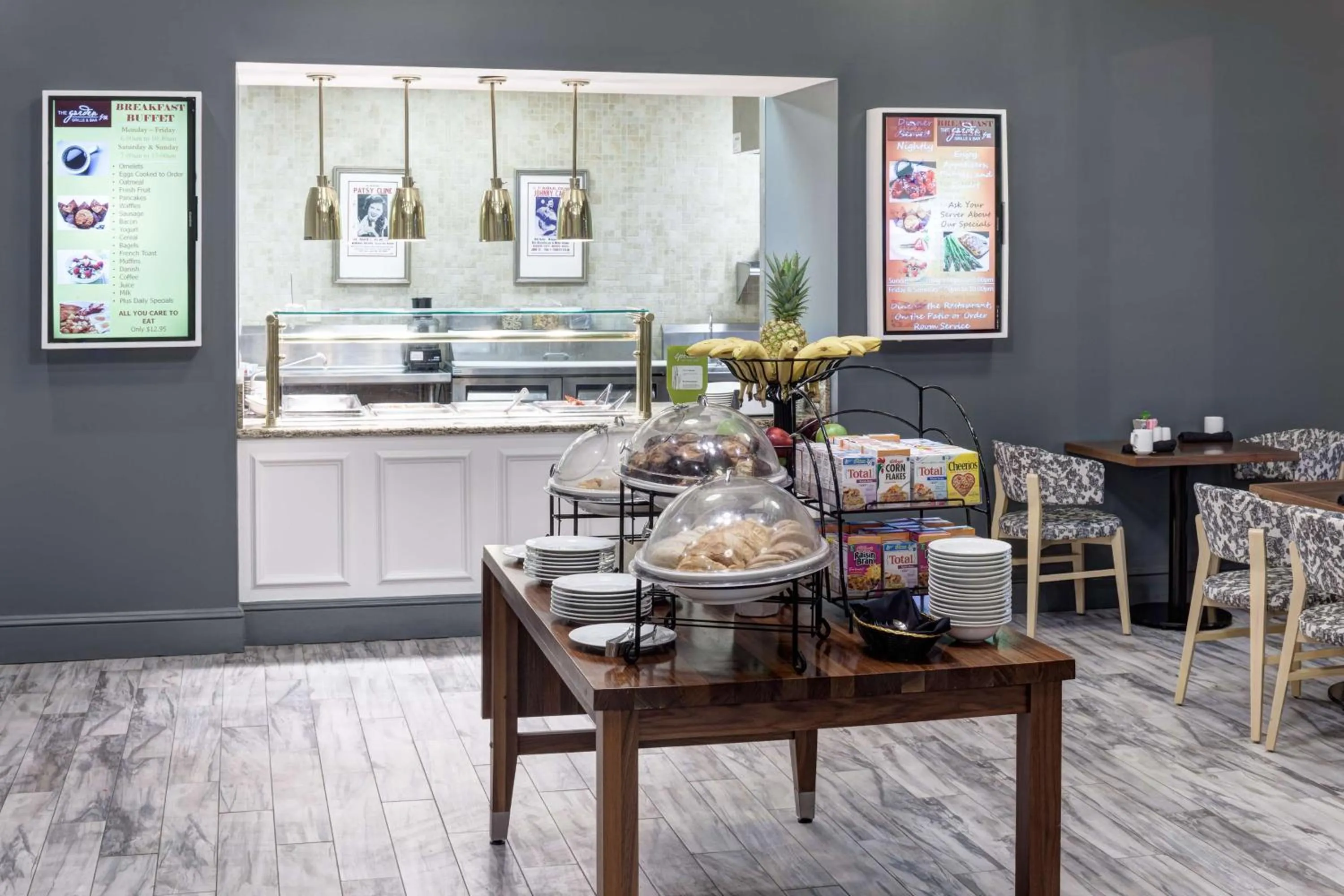 Dining area in Hilton Garden Inn Nashville Vanderbilt