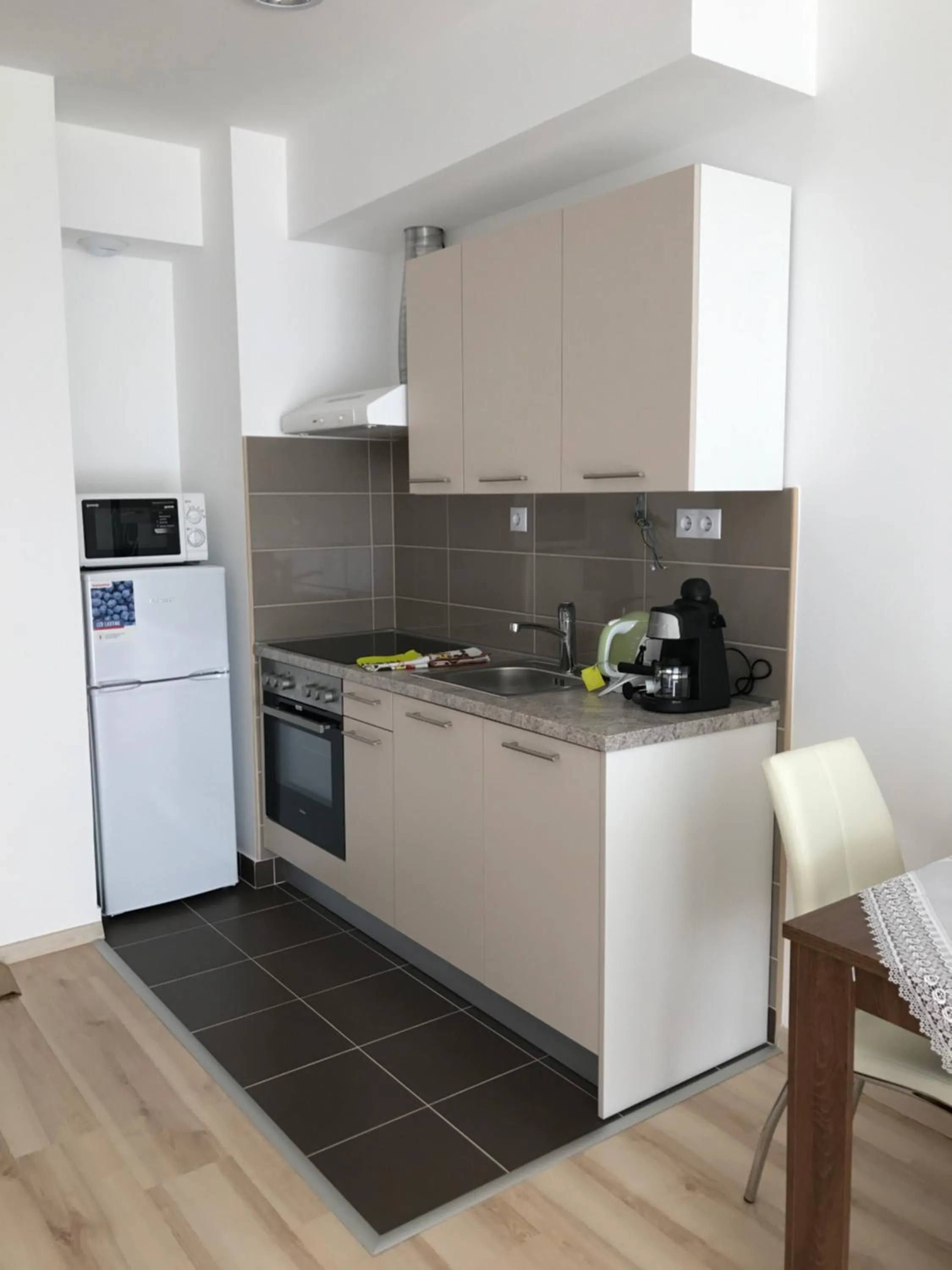 Kitchen or kitchenette in Corvin Rose Apartment Hotel