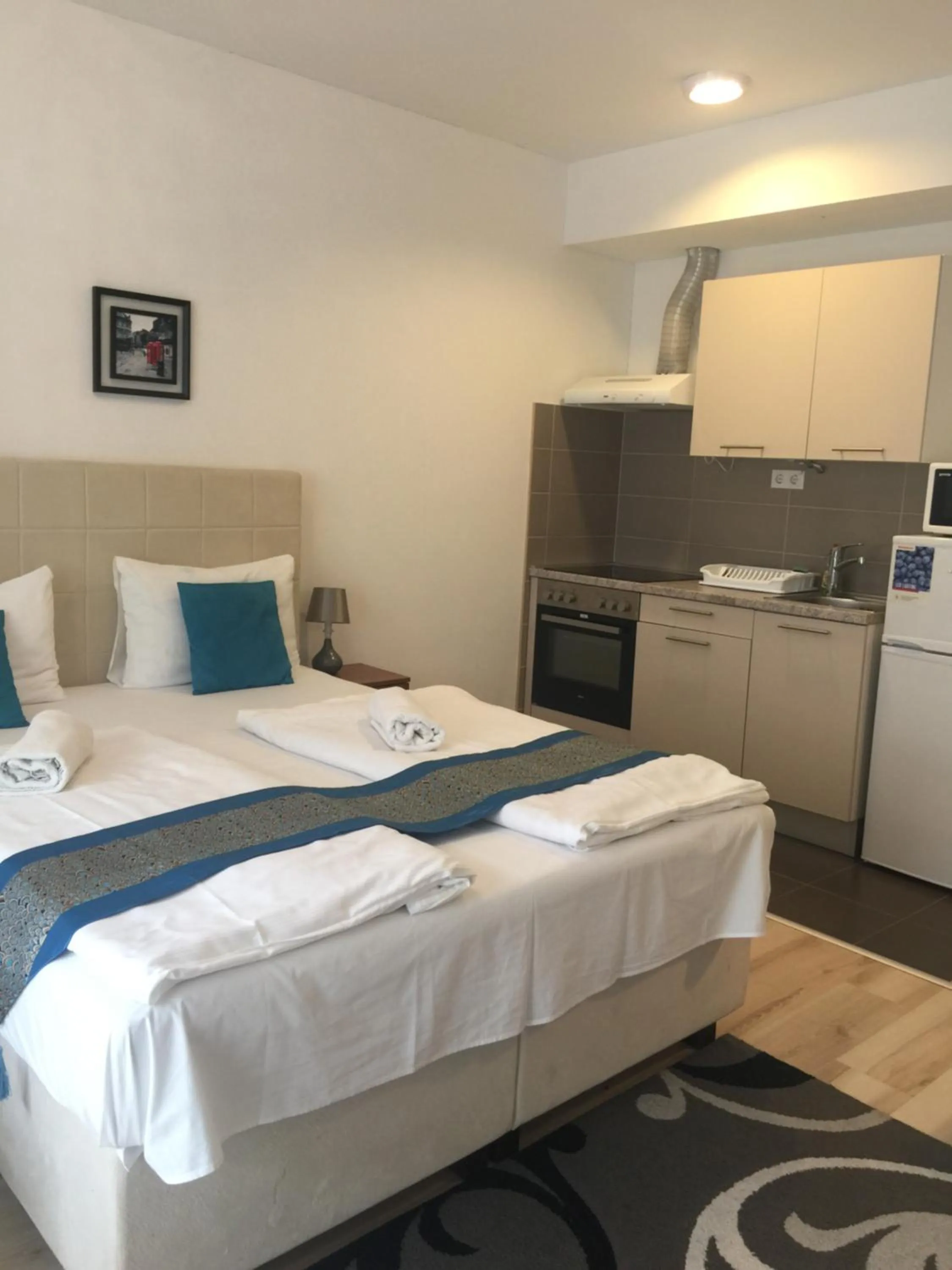 Photo of the whole room, Bed in Corvin Rose Apartment Hotel