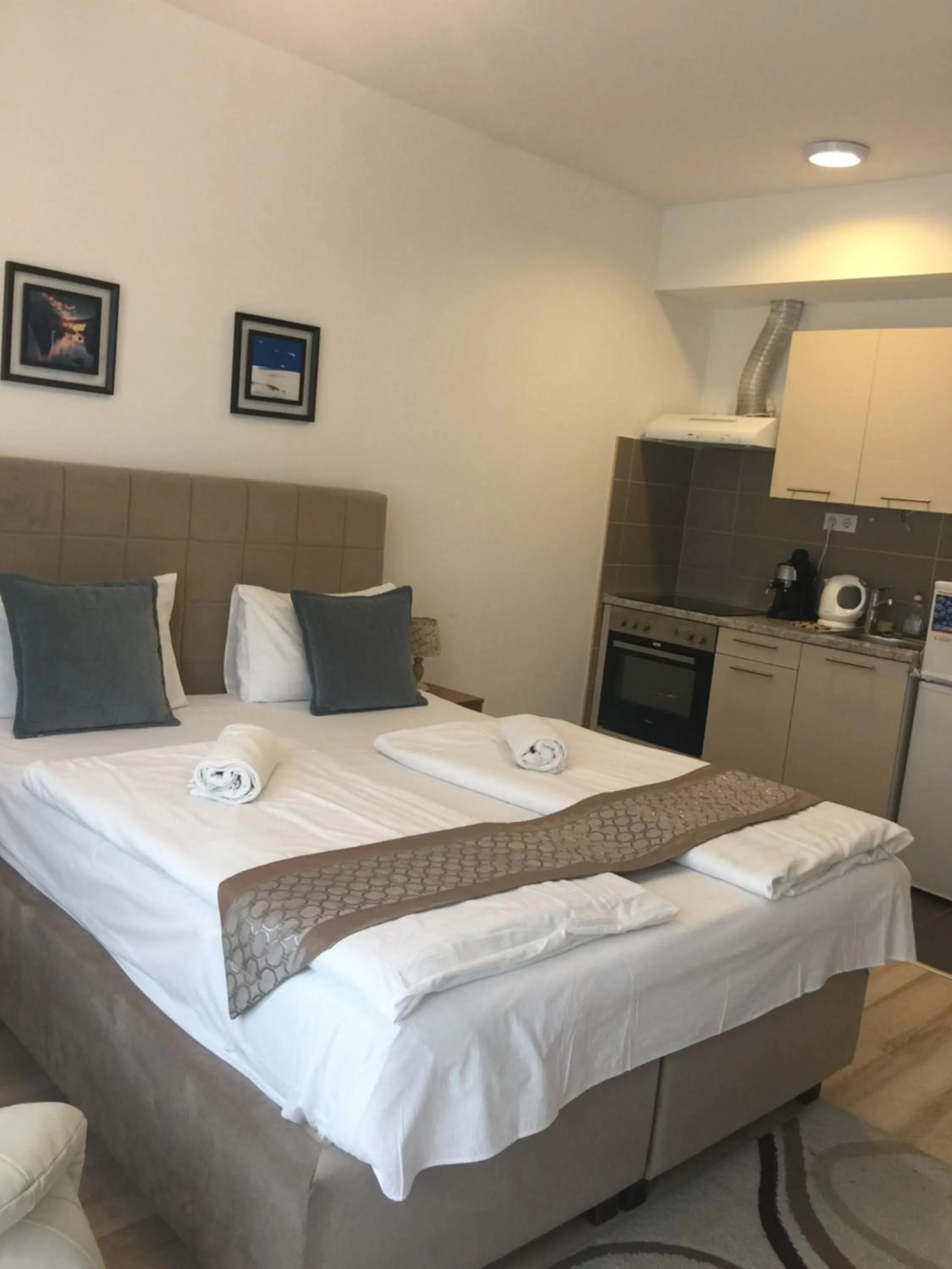 Photo of the whole room, Bed in Corvin Rose Apartment Hotel