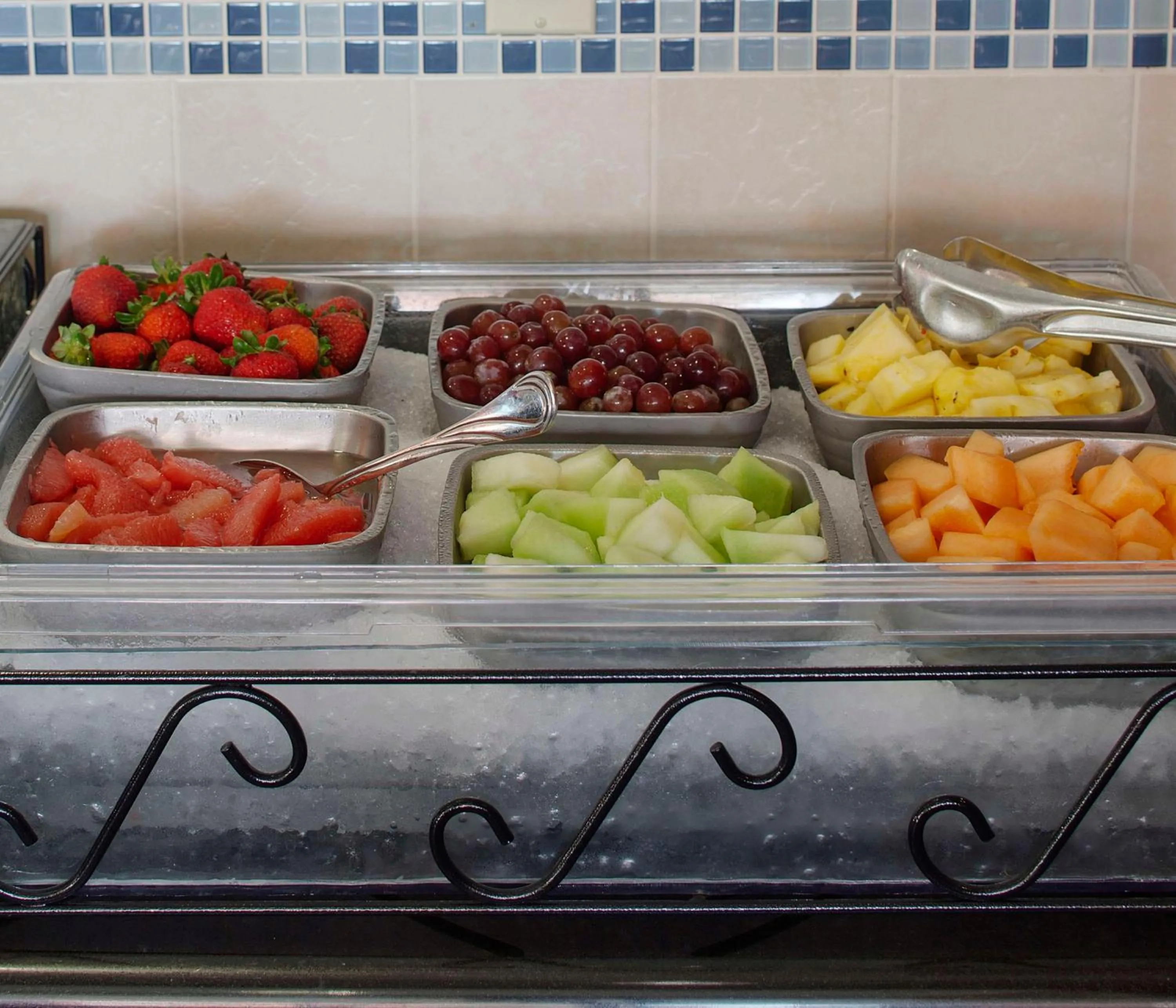 Breakfast in DoubleTree Suites by Hilton Bentonville