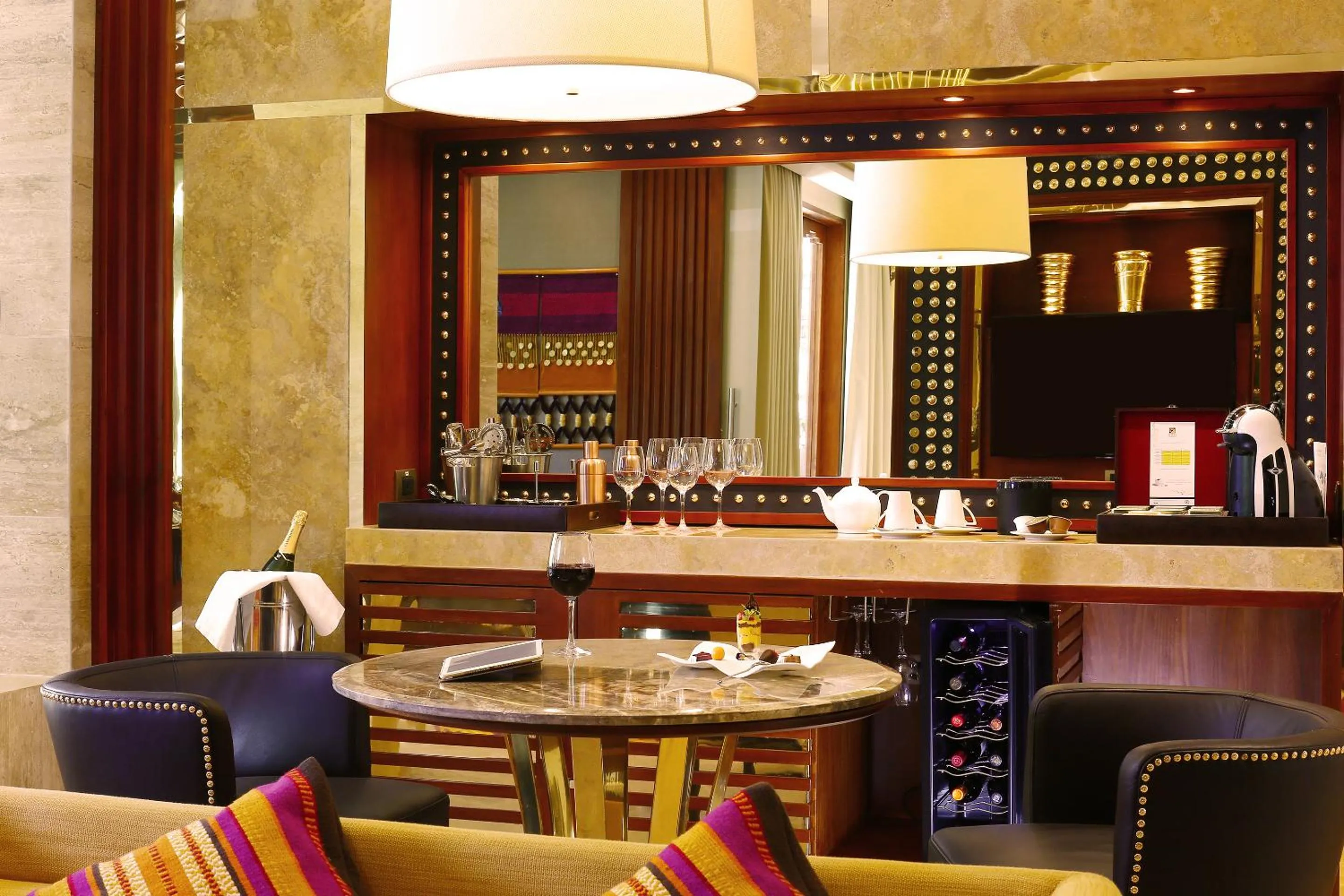 Living room in Sumaq Machu Picchu Hotel