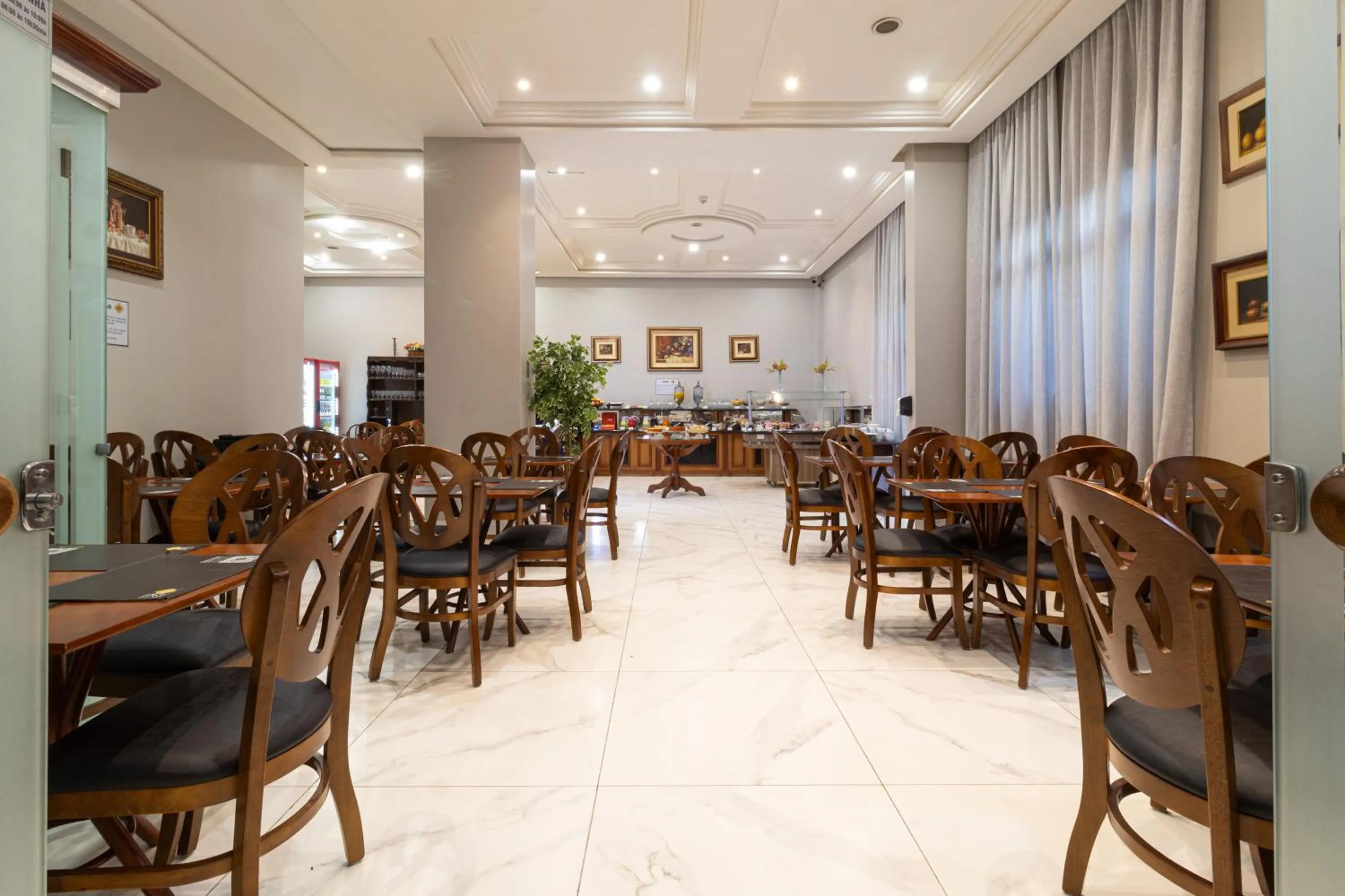 Restaurant/places to eat in Hotel Flat Petras Residence