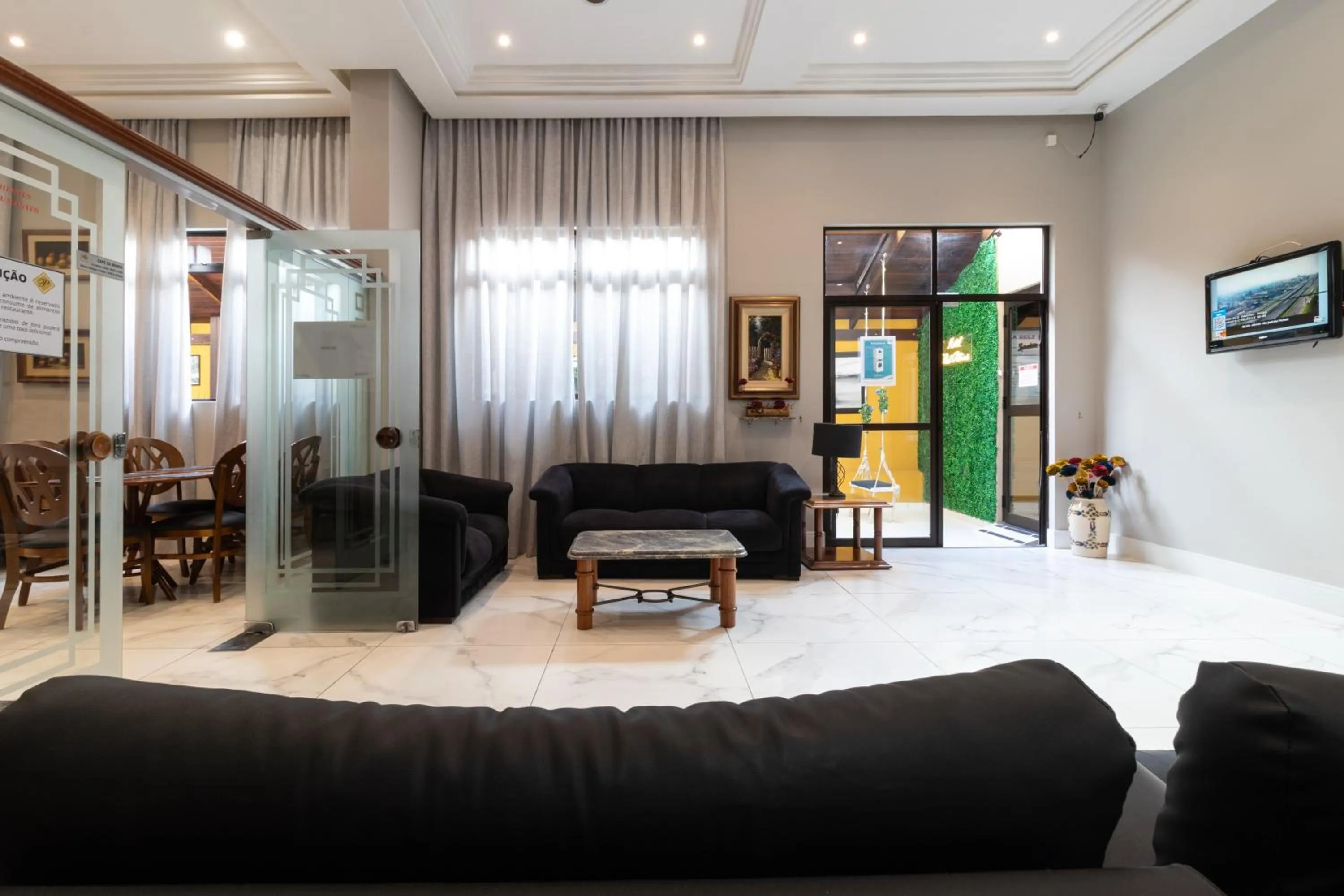 Restaurant/places to eat in Hotel Flat Petras Residence