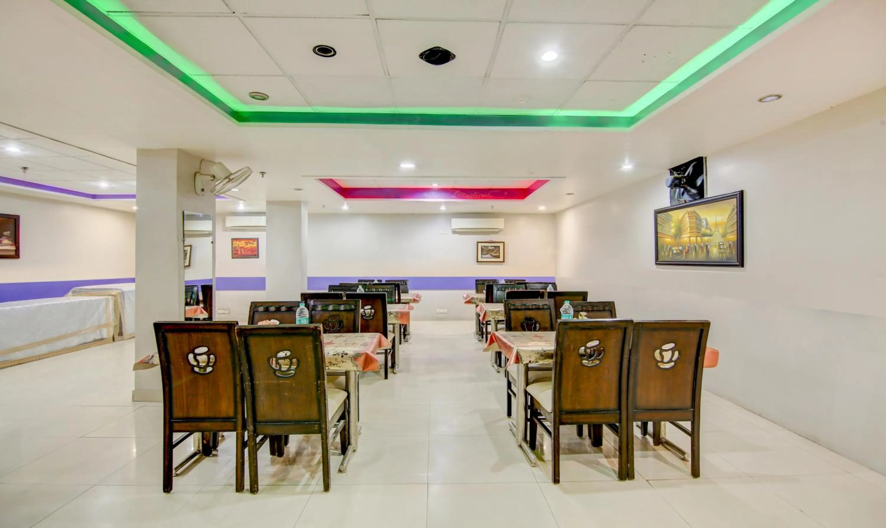 Restaurant/places to eat in Treebo Rockwell Plaza