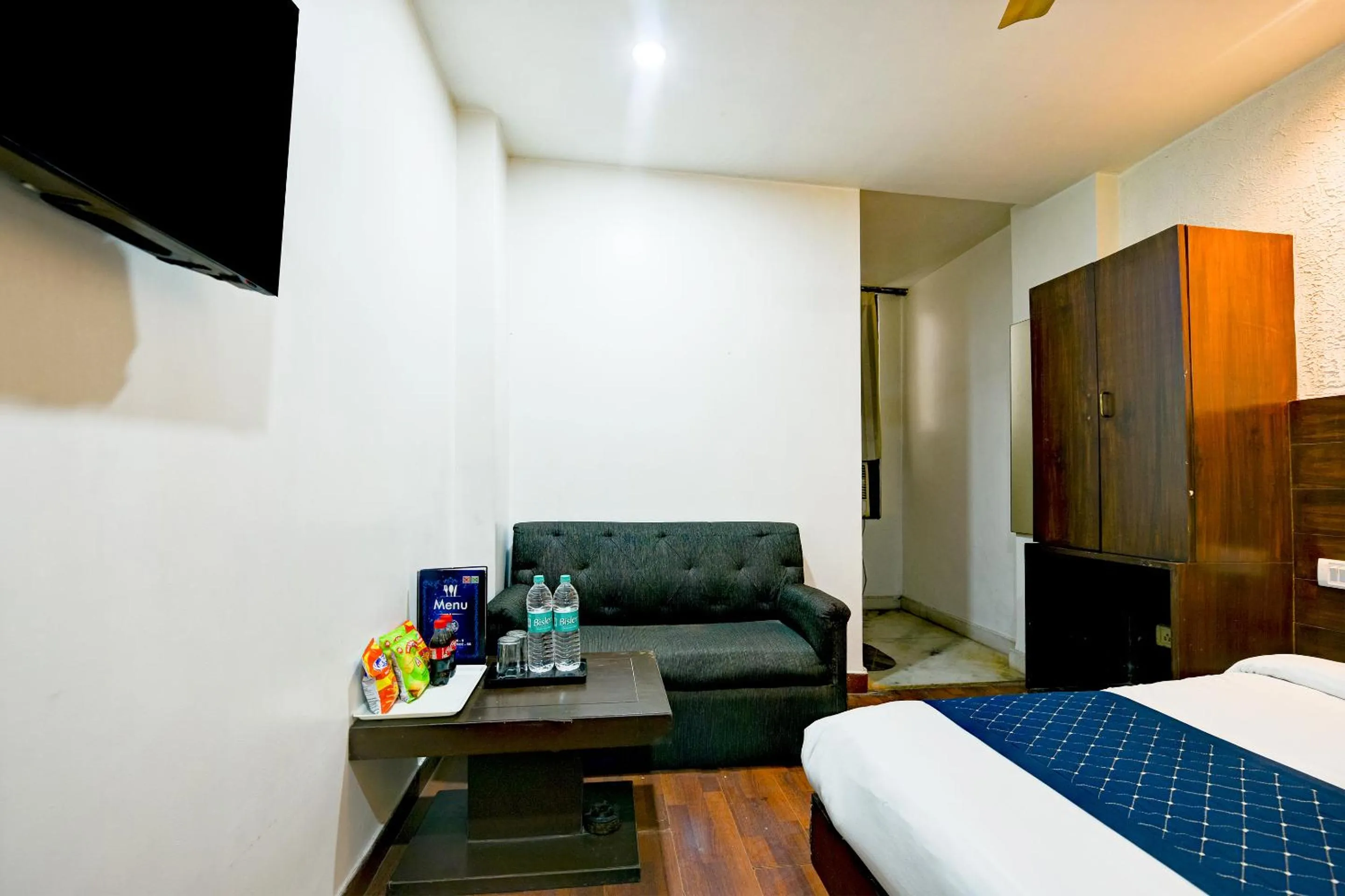 Bedroom, Bed in The Raj at New Delhi Railway Station