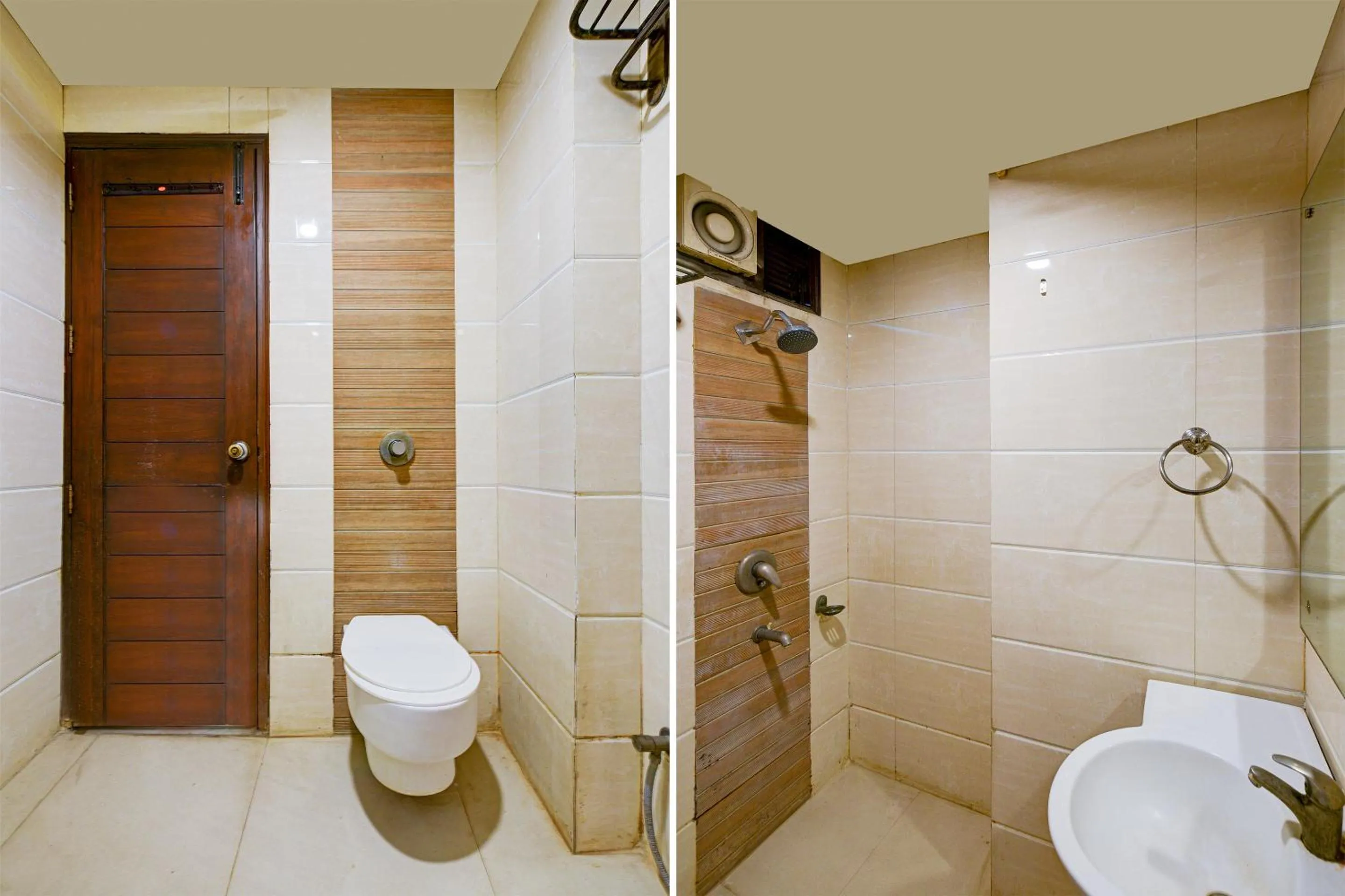 Bathroom in The Raj at New Delhi Railway Station