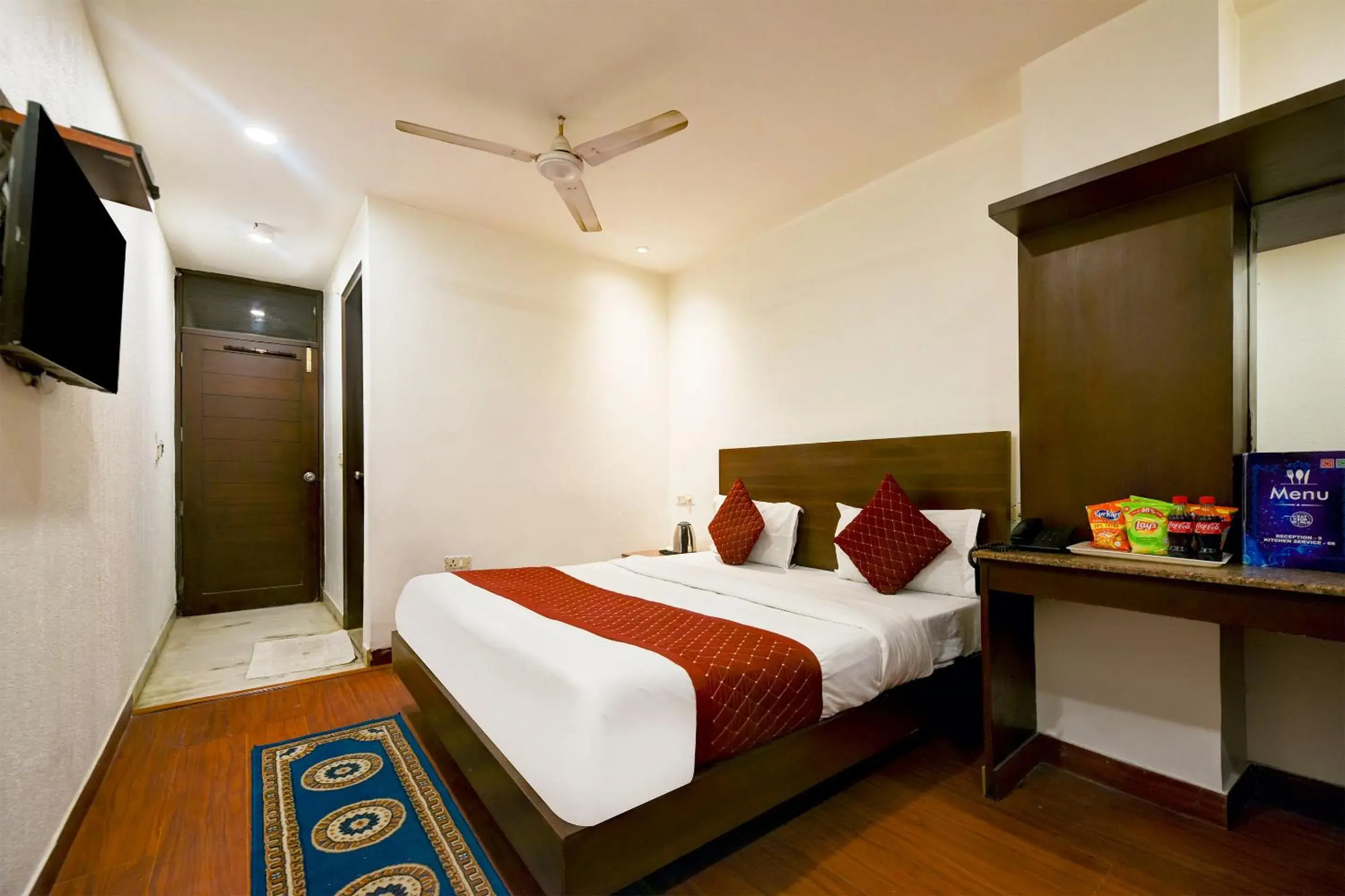 Superior King Room in The Raj at New Delhi Railway Station Superior King Room in The Raj at New Delhi Railway Station