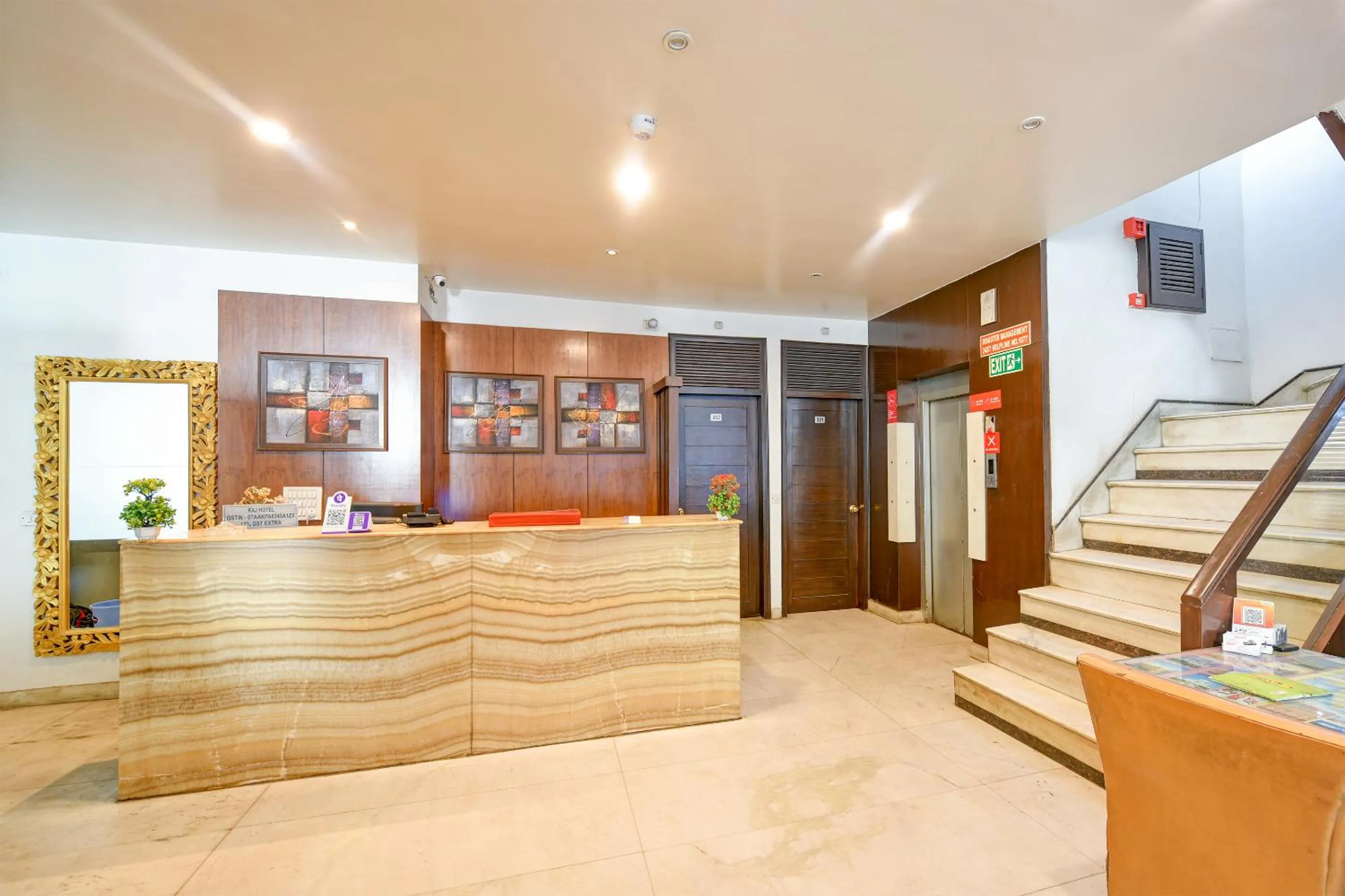 Lobby or reception in The Raj at New Delhi Railway Station