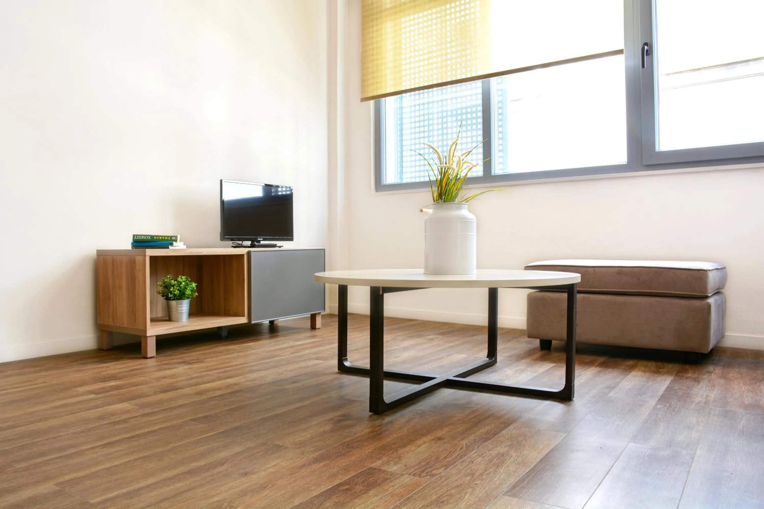 TV and multimedia in Athens Connection Apartments