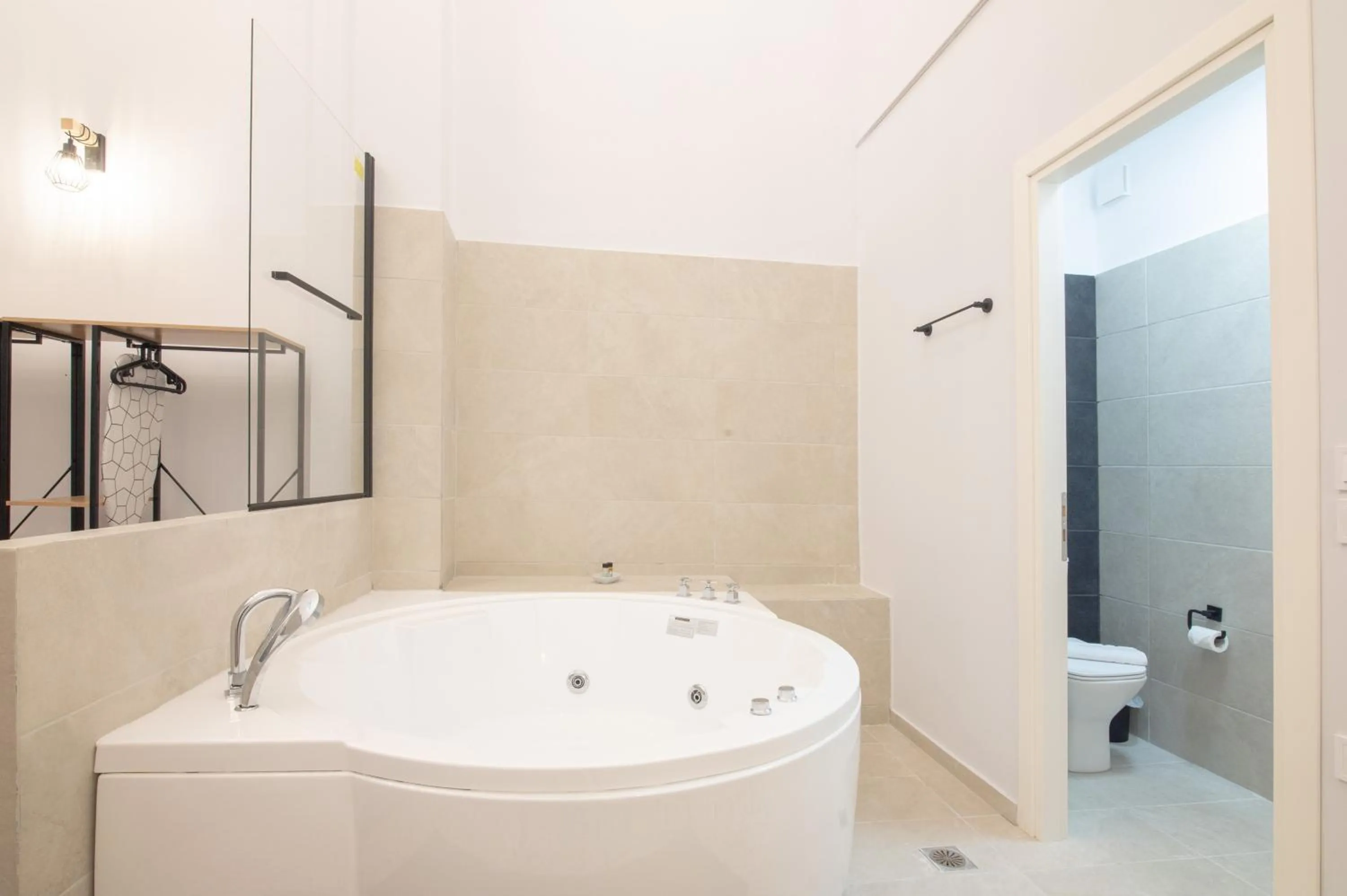 Bath in Athens Connection Apartments