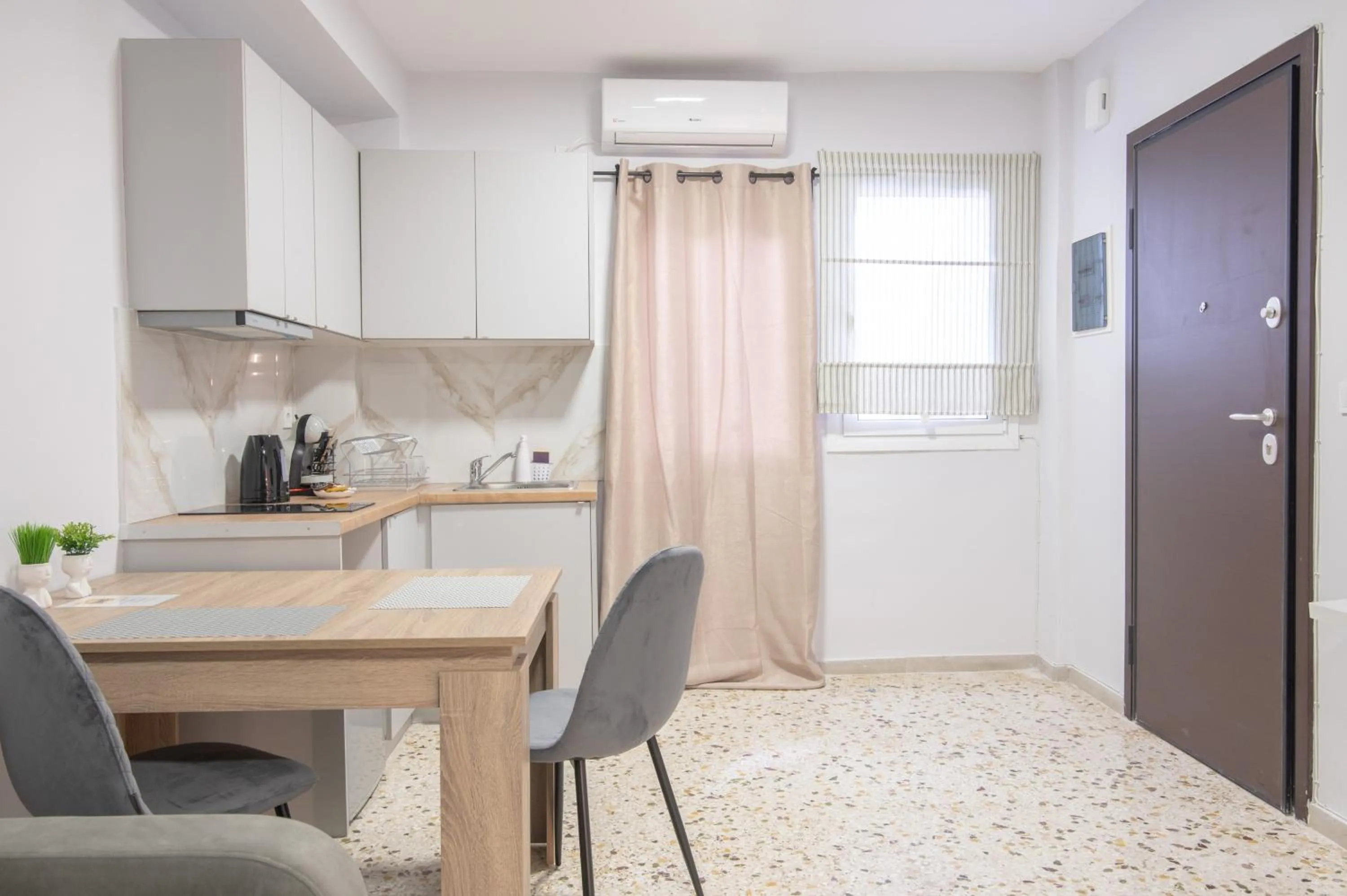 Kitchen or kitchenette in Athens Connection Apartments