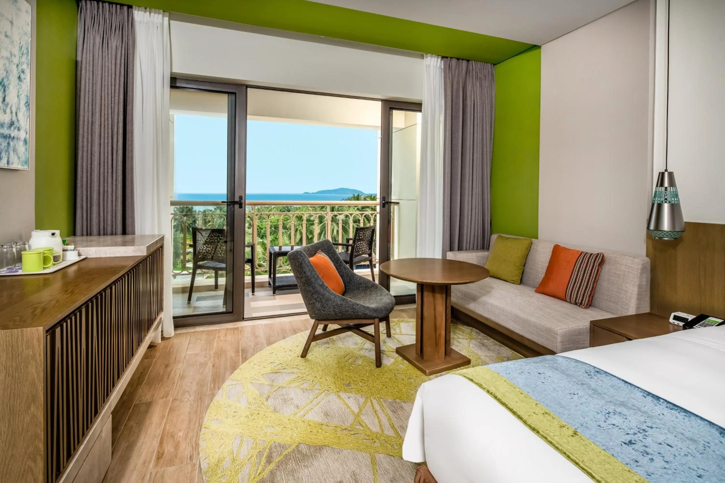 Photo of the whole room, Bed in Holiday Inn Resort Sanya Bay by IHG