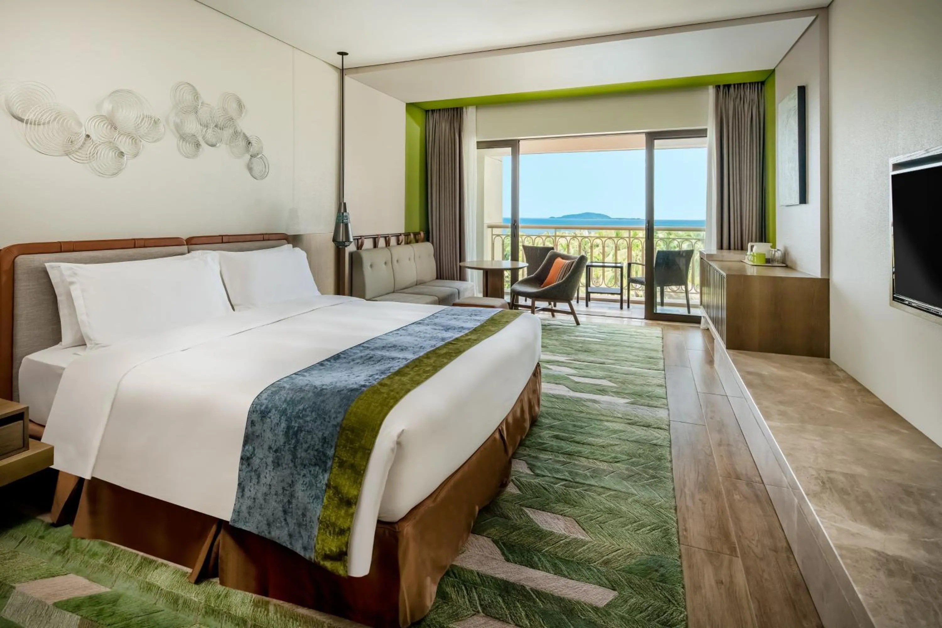 Photo of the whole room, Bed in Holiday Inn Resort Sanya Bay by IHG