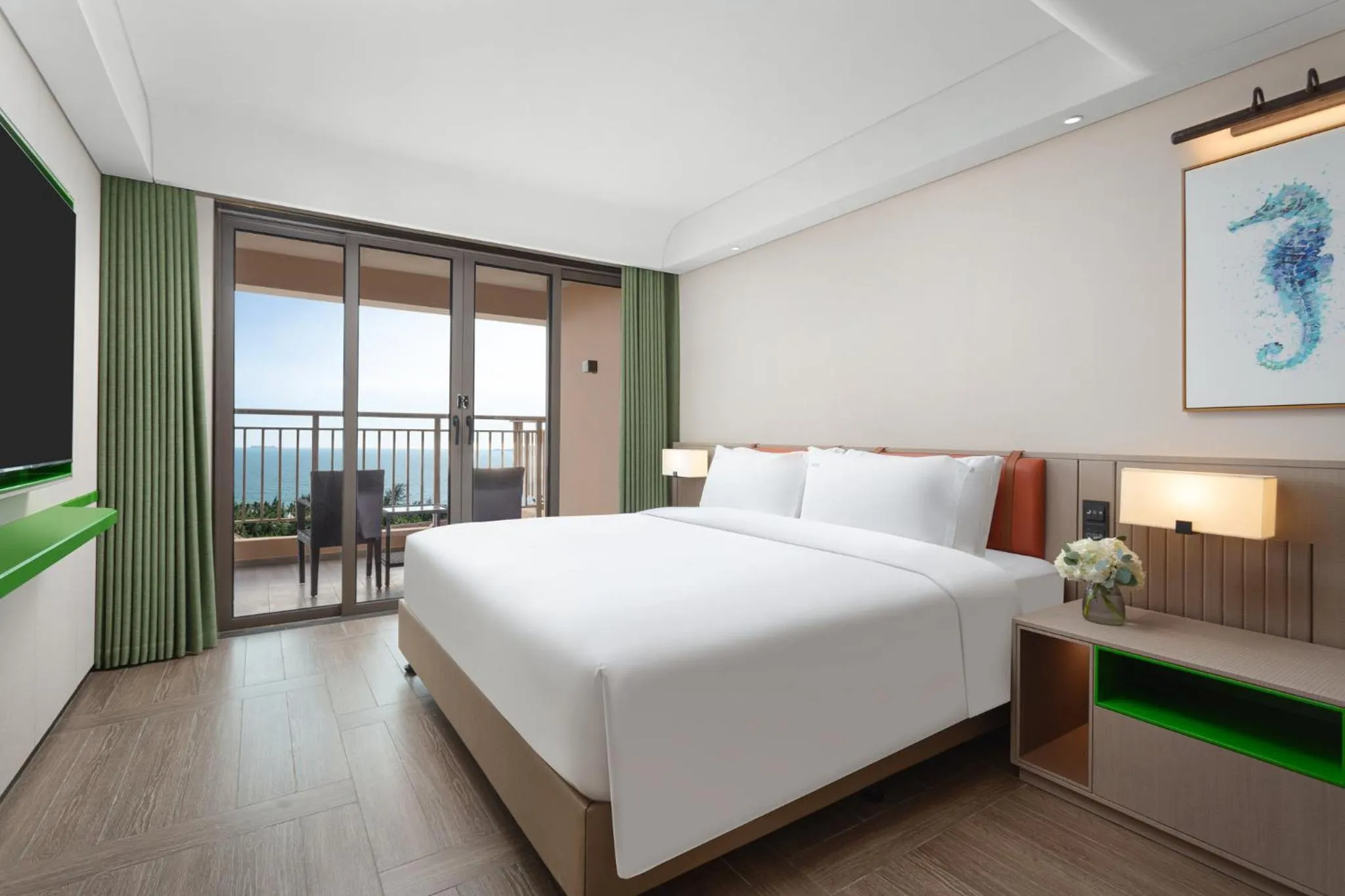 Photo of the whole room, Bed in Holiday Inn Resort Sanya Bay by IHG