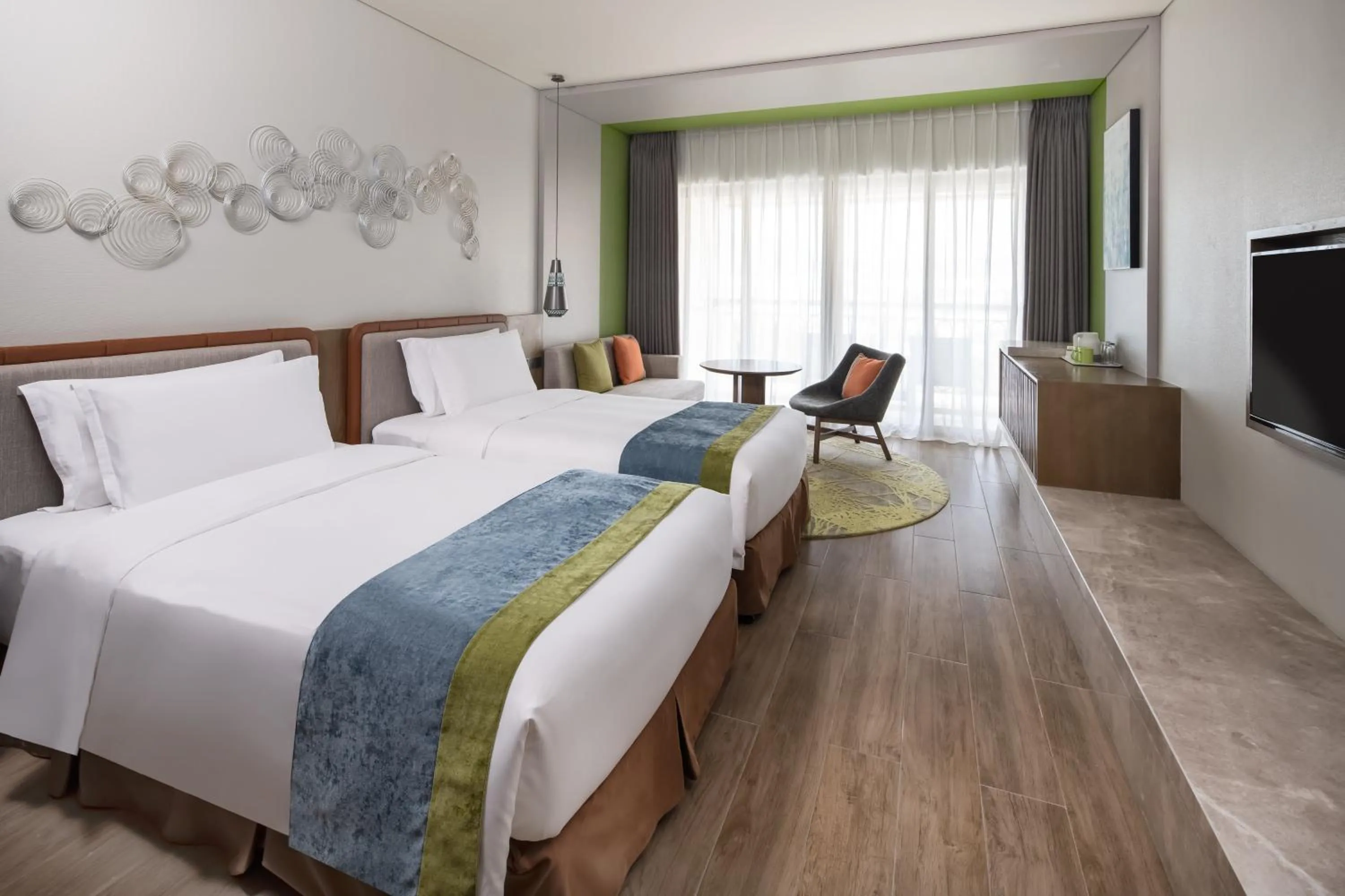 Photo of the whole room, Bed in Holiday Inn Resort Sanya Bay by IHG
