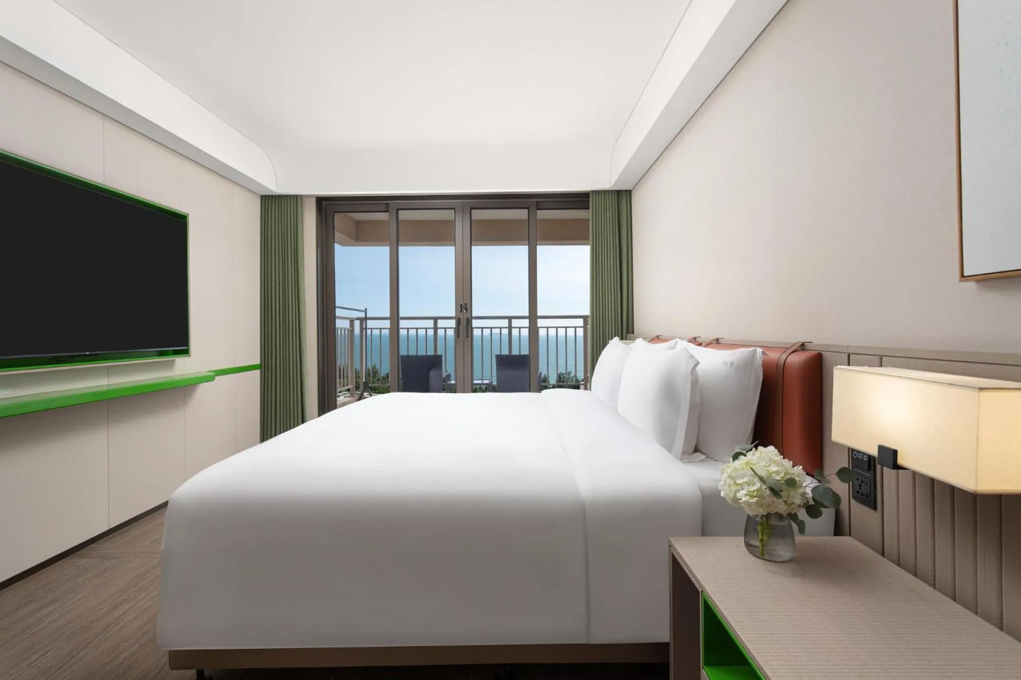 Photo of the whole room, Bed in Holiday Inn Resort Sanya Bay by IHG