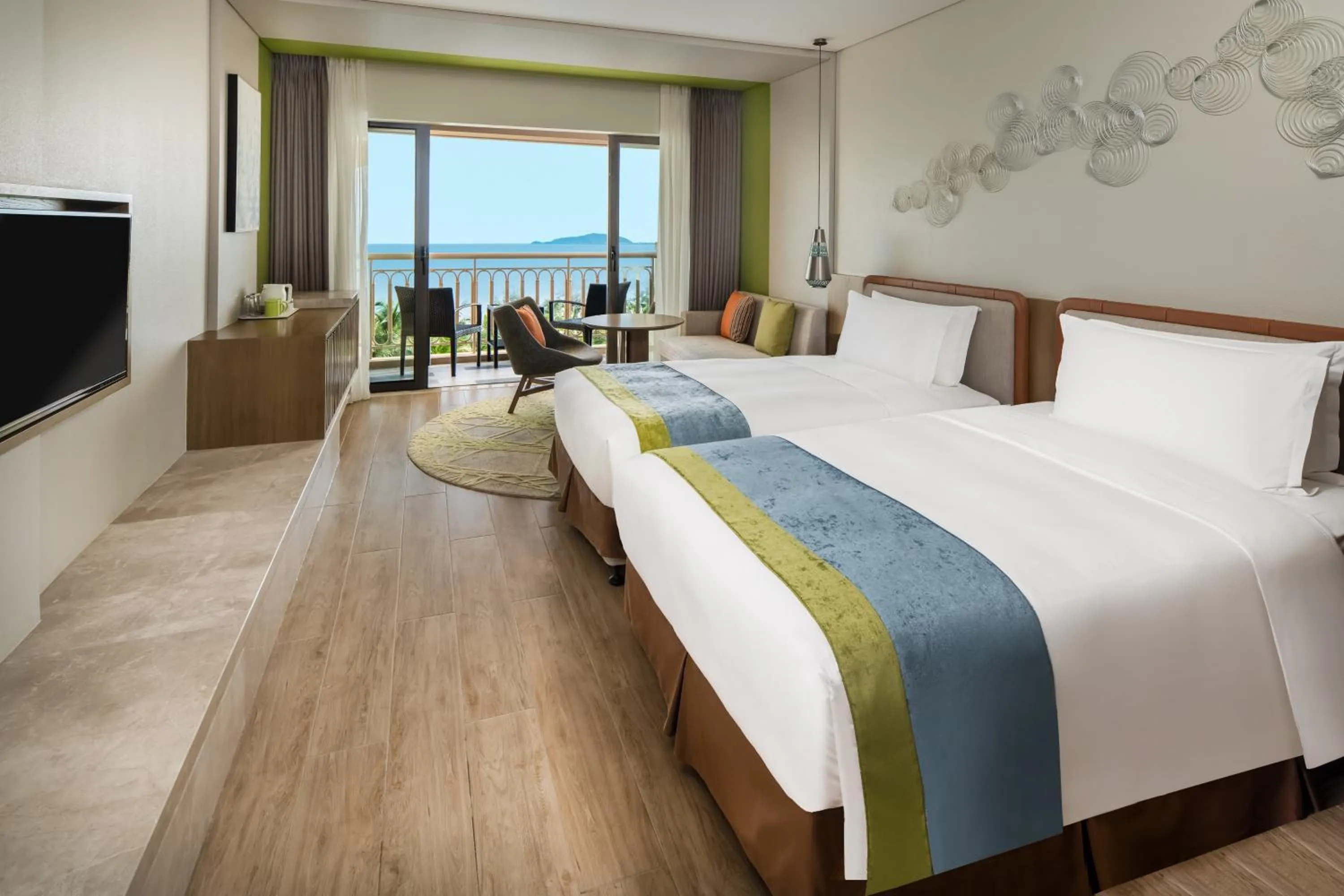 Photo of the whole room, Bed in Holiday Inn Resort Sanya Bay by IHG