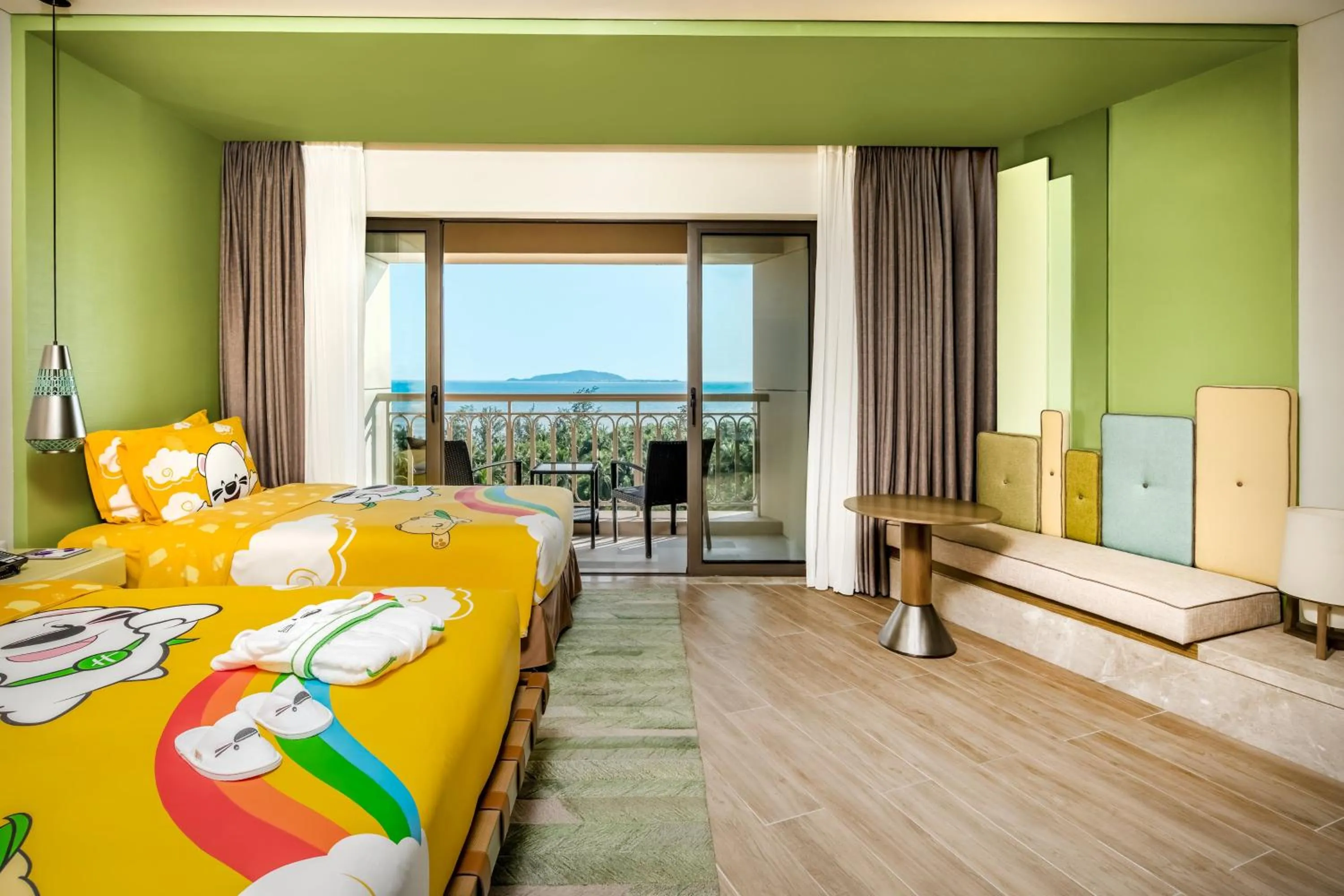 Photo of the whole room, Bed in Holiday Inn Resort Sanya Bay by IHG