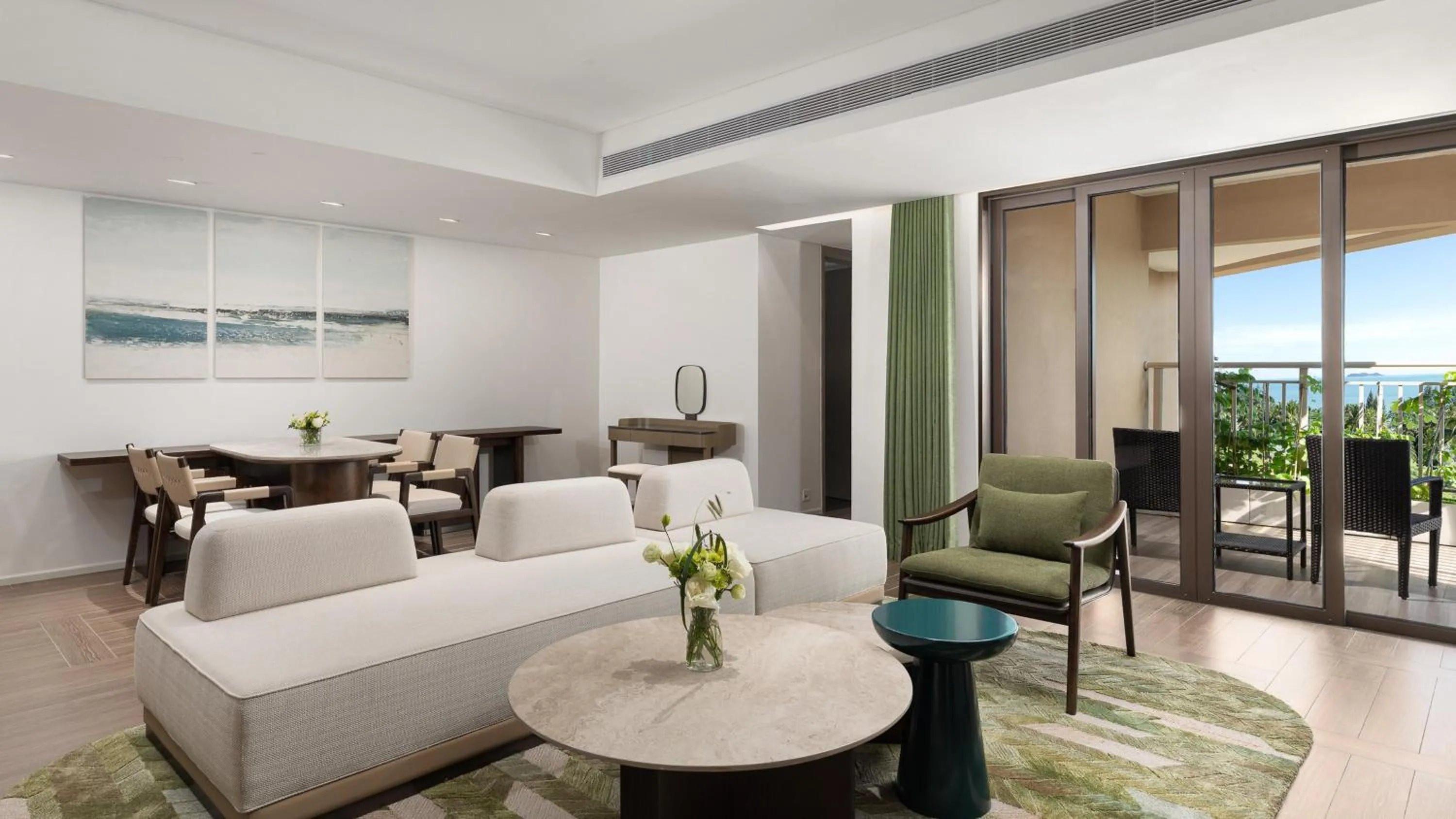 Photo of the whole room in Holiday Inn Resort Sanya Bay by IHG