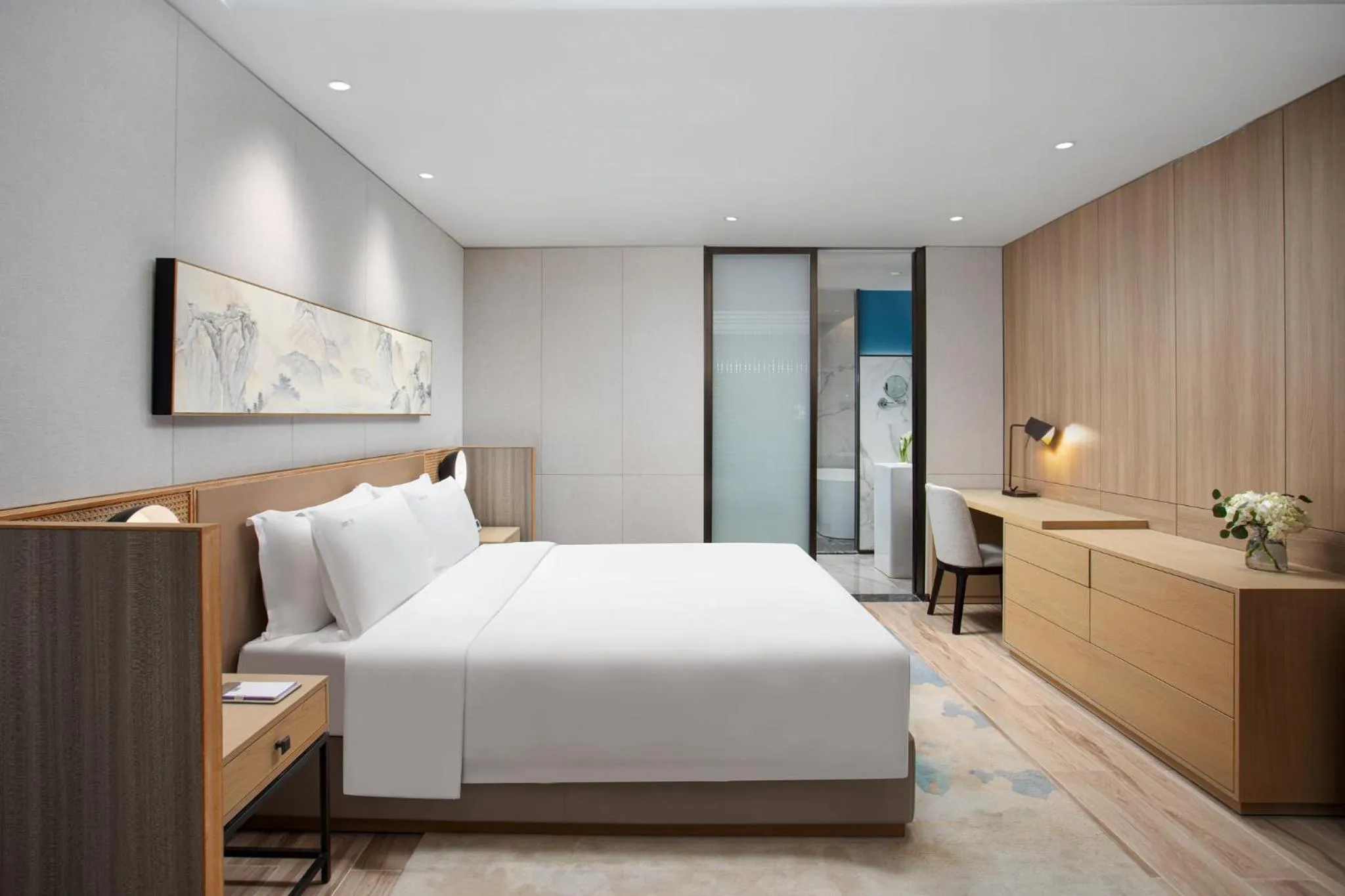 Photo of the whole room, Bed in Holiday Inn Resort Sanya Bay by IHG