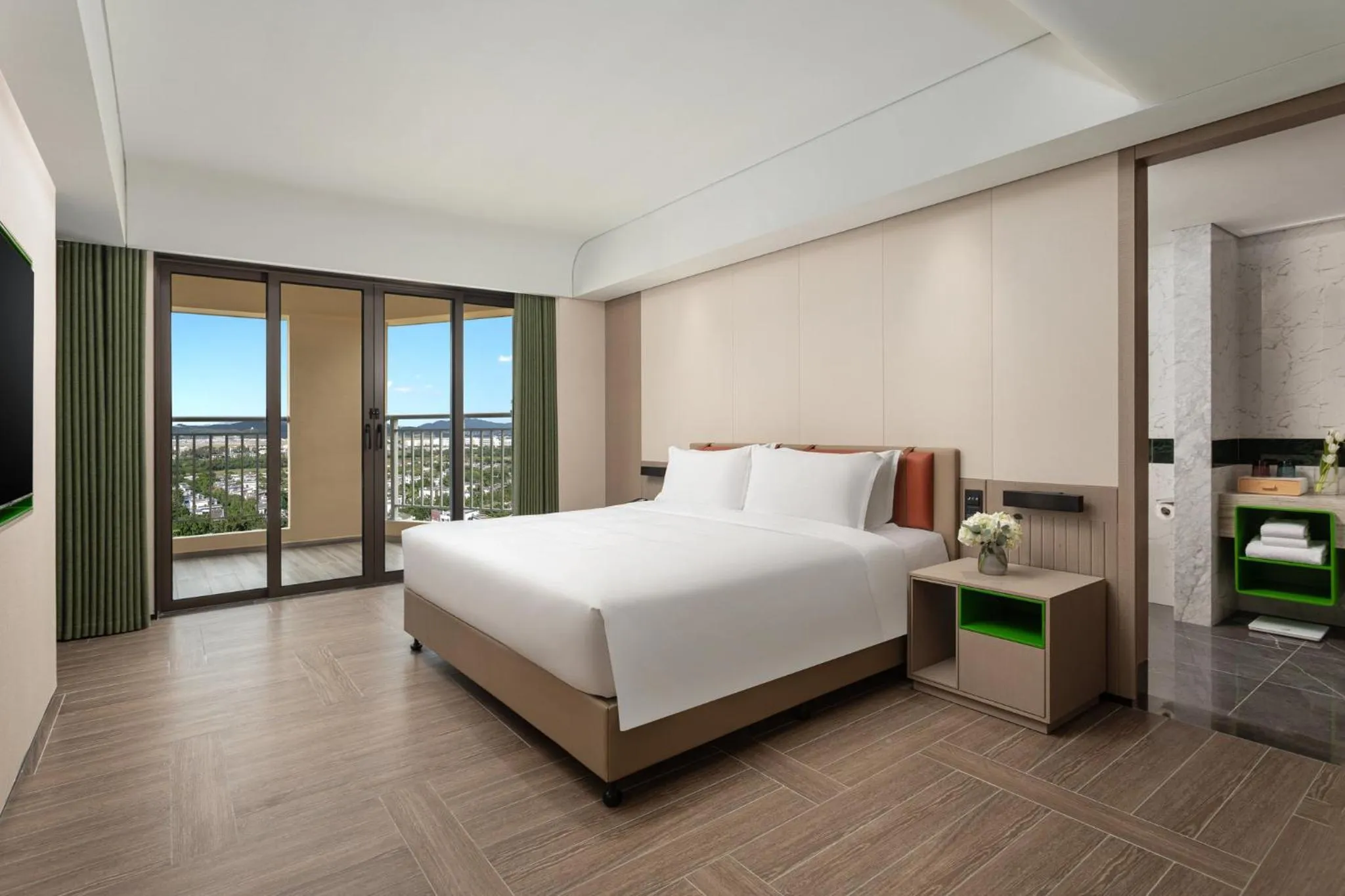 Photo of the whole room, Bed in Holiday Inn Resort Sanya Bay by IHG