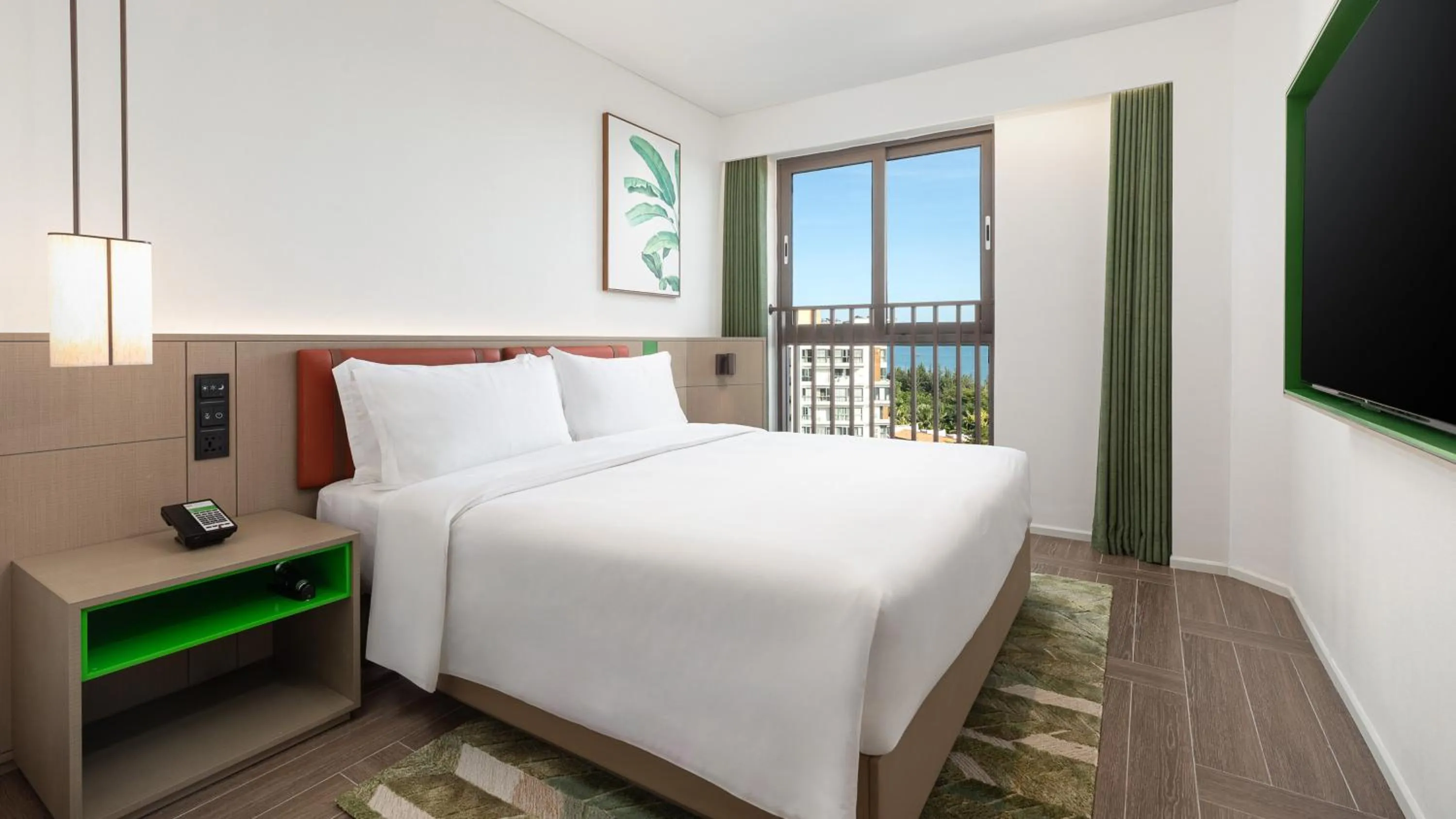 Photo of the whole room, Bed in Holiday Inn Resort Sanya Bay by IHG