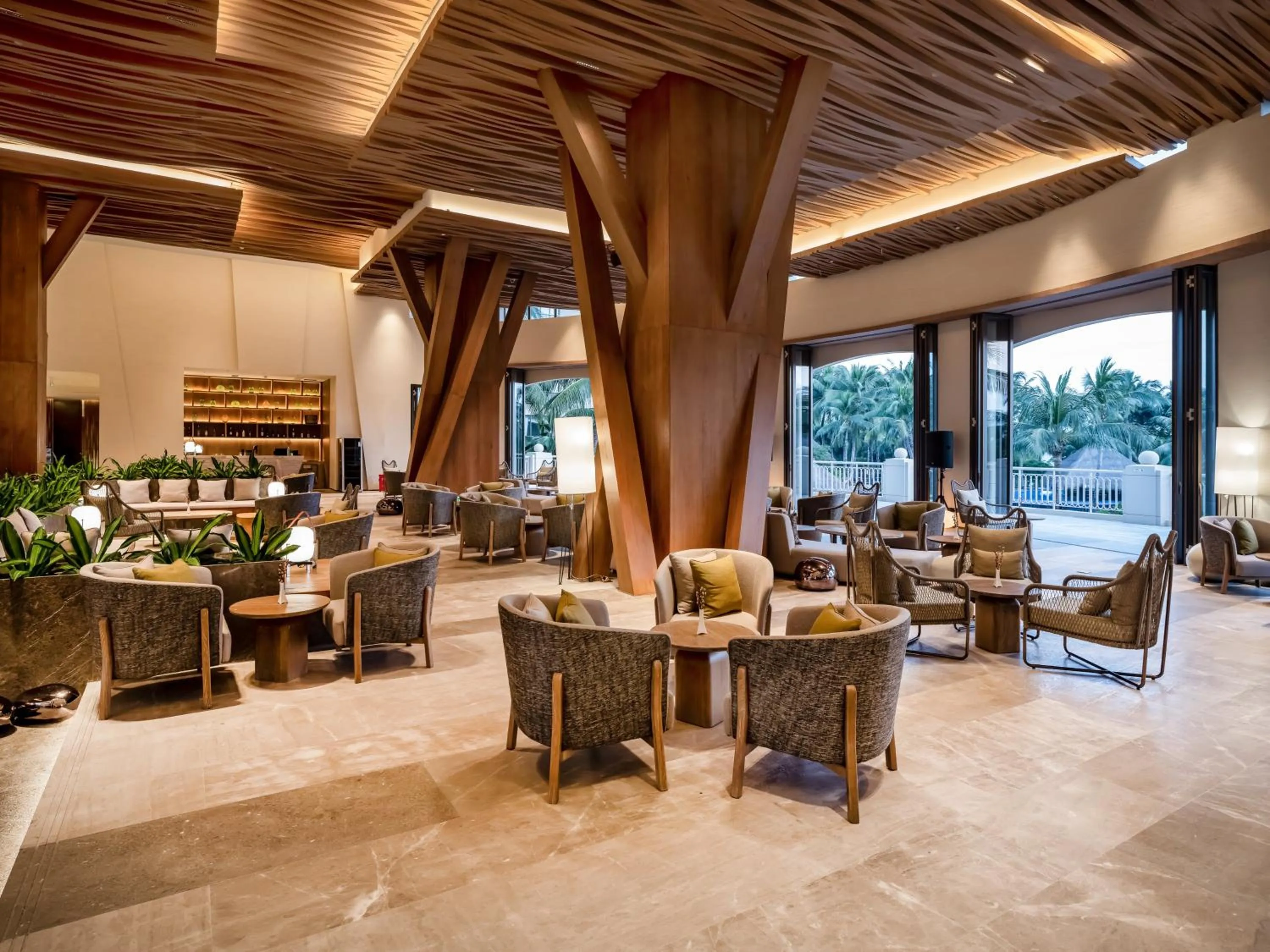 Lounge or bar in Holiday Inn Resort Sanya Bay by IHG