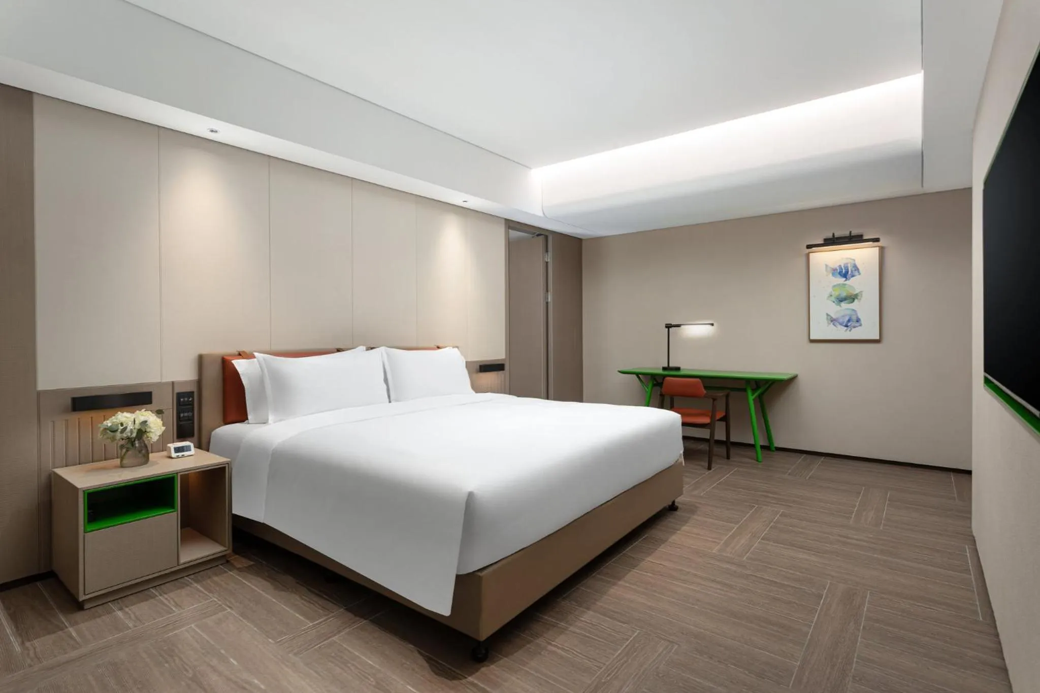 Photo of the whole room, Bed in Holiday Inn Resort Sanya Bay by IHG