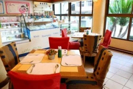 Restaurant/places to eat in Thumrin Hotel