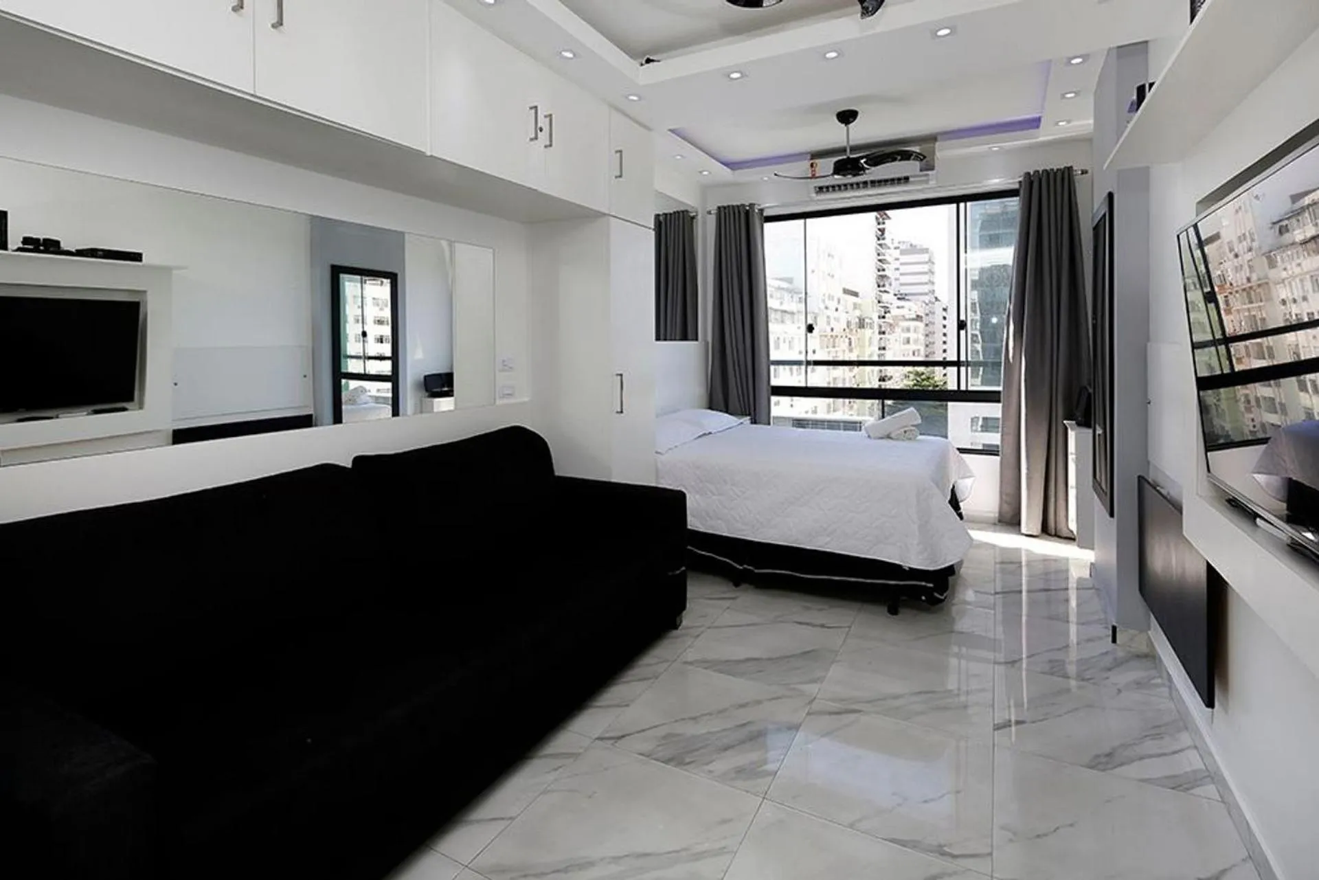 Studio moderno com vista privilegiada para a praia
