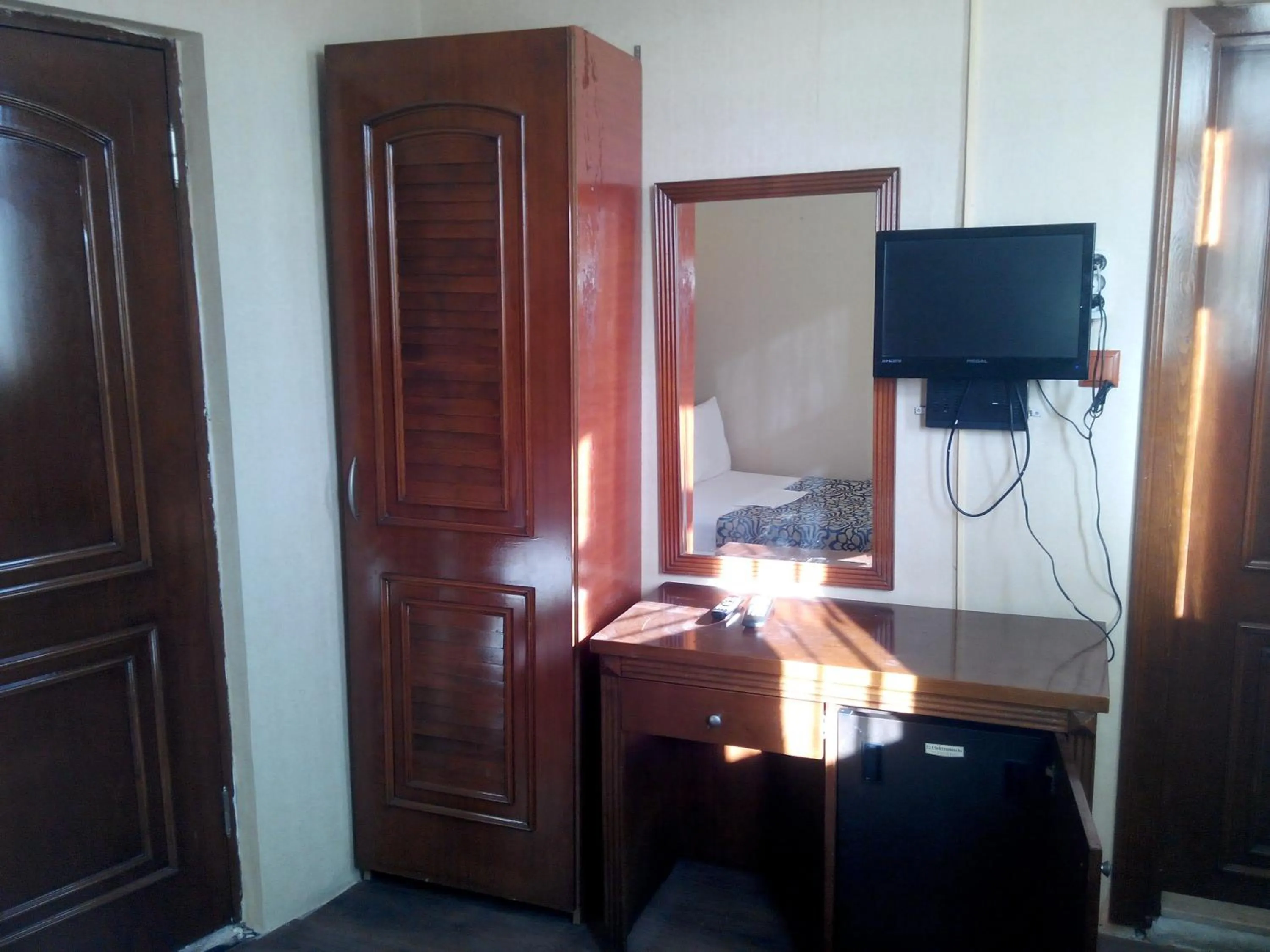 TV and multimedia in Hotel Red Rose