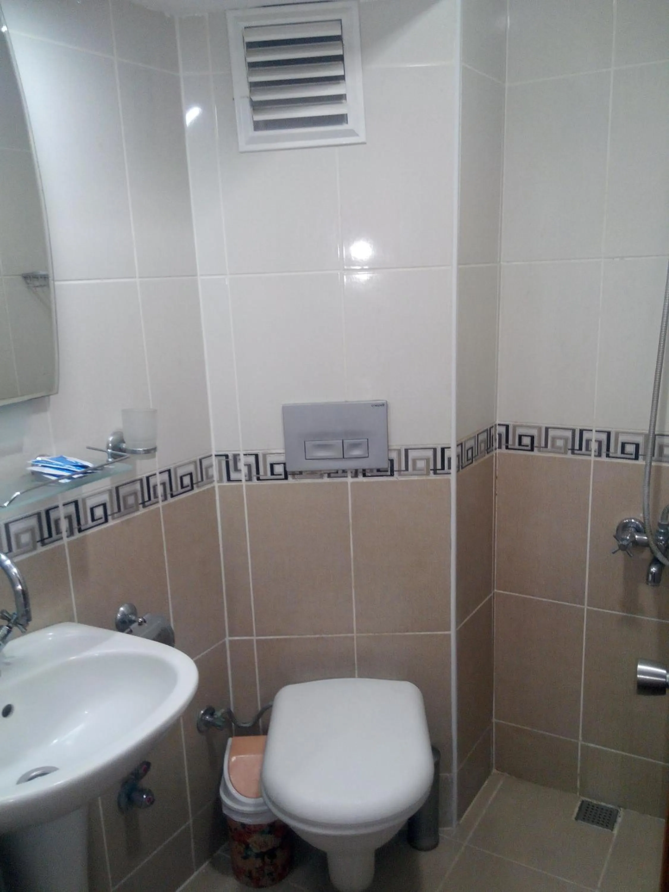 Bathroom in Hotel Red Rose