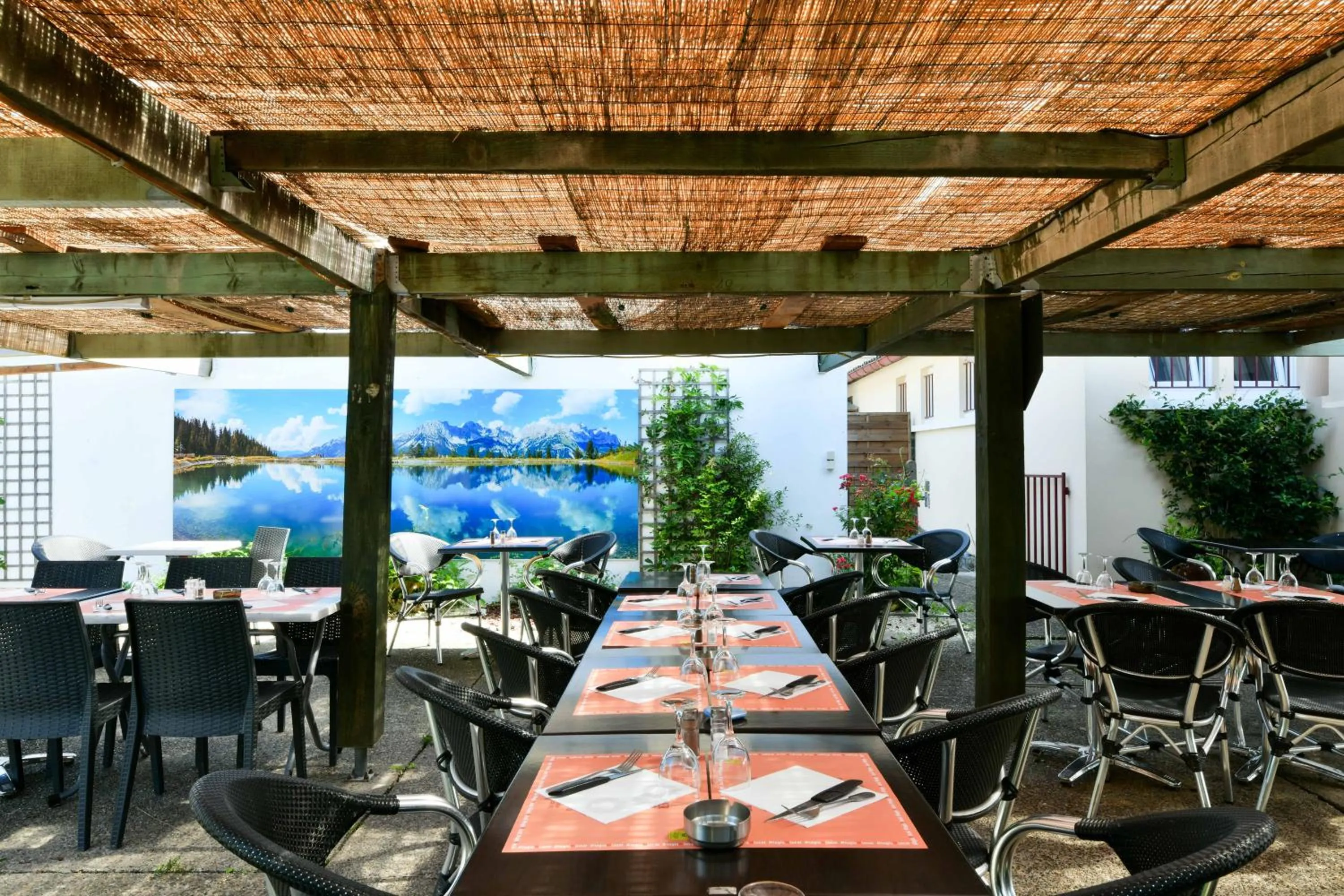 Restaurant/places to eat in Logis Hôtel La crémaillère