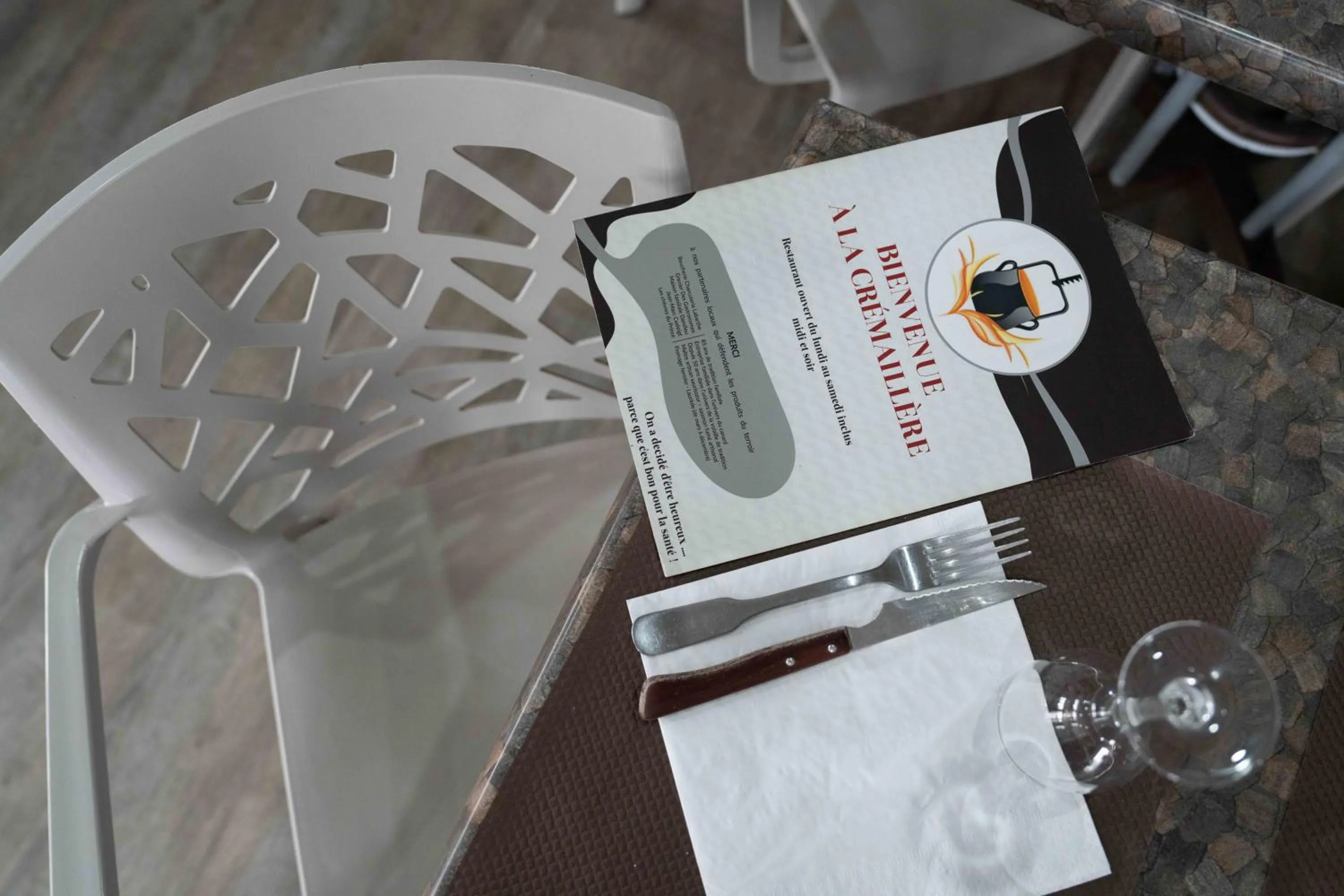 Restaurant/places to eat in Logis Hôtel La crémaillère