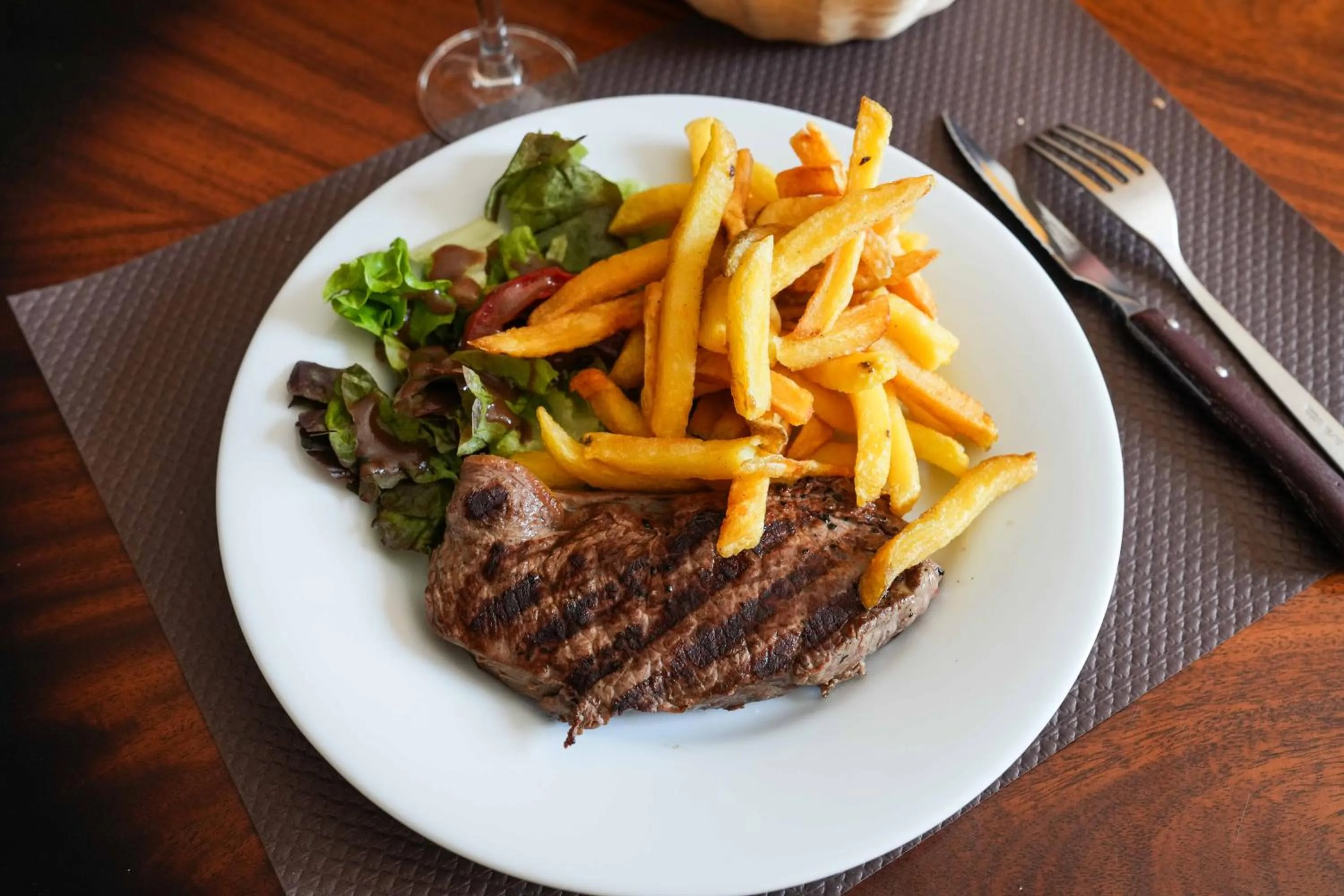 Restaurant/places to eat in Logis Hôtel La crémaillère