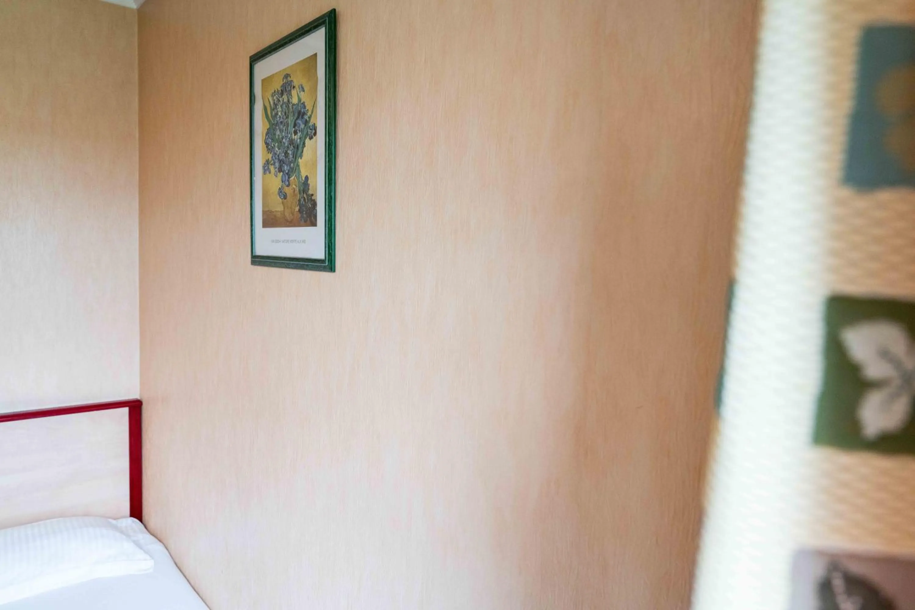 Decorative detail, Bed in Logis Hôtel La crémaillère