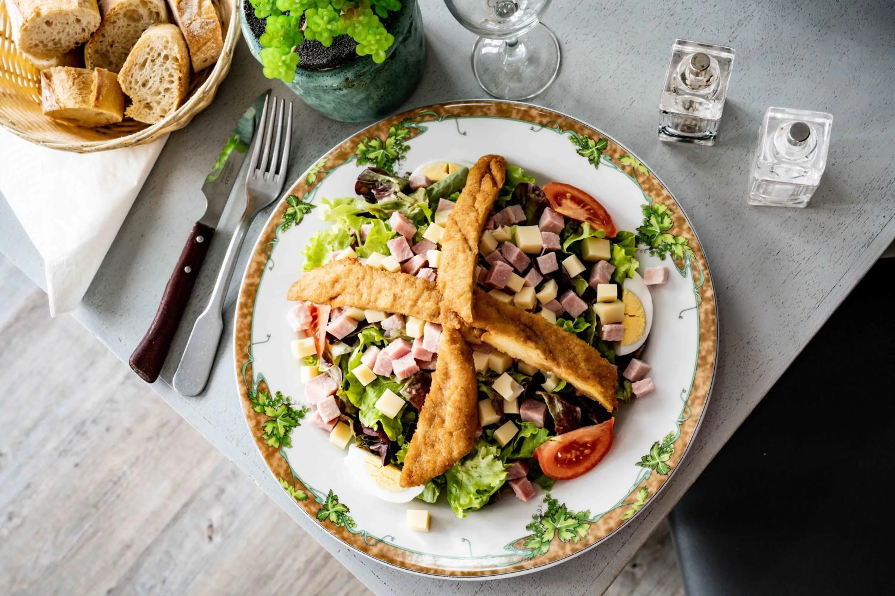 Restaurant/places to eat in Logis Hôtel La crémaillère